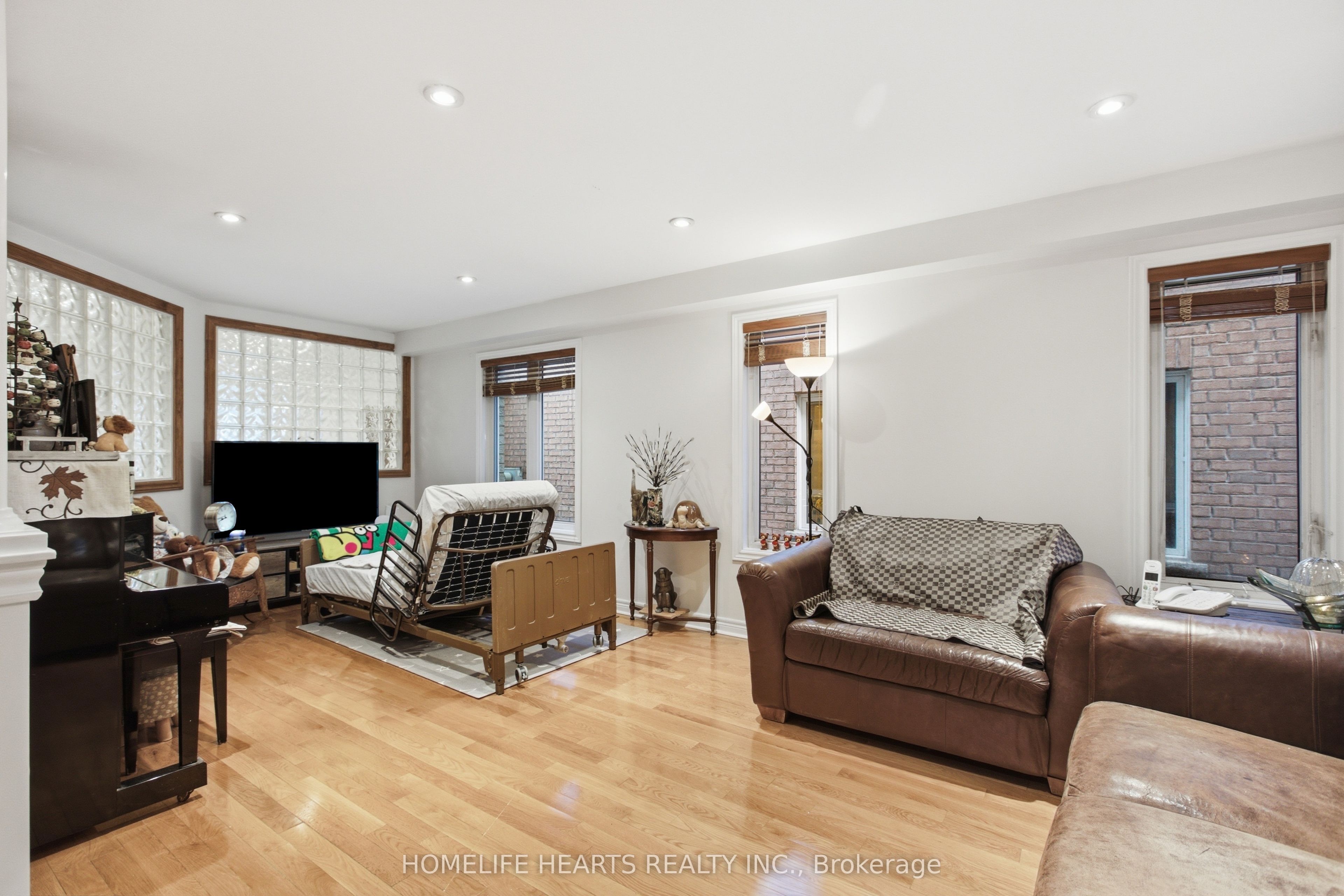 1077 Knotty Pine Grove Property Photo 17