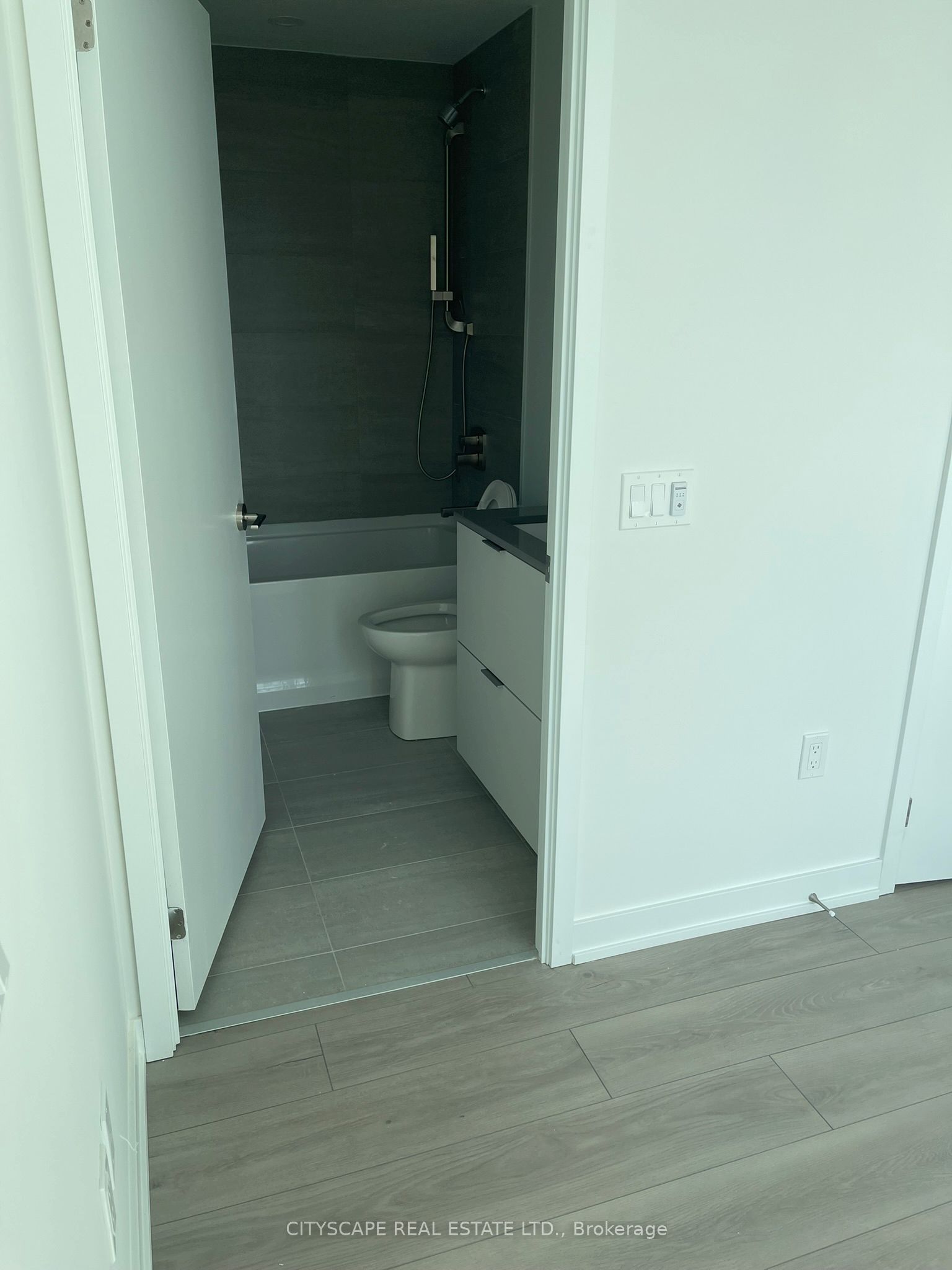 1 Fairview Road E Property Photo 15