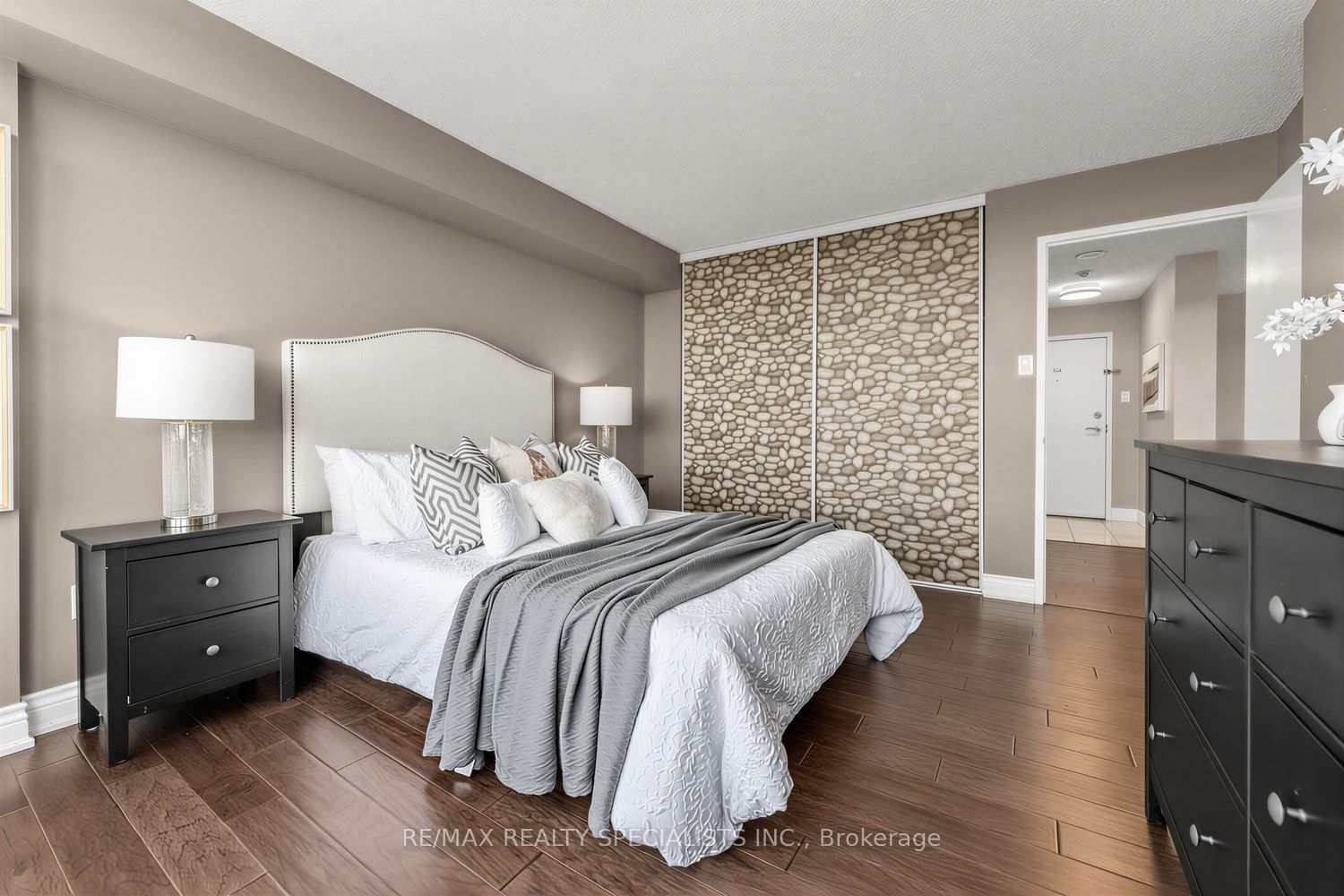 10 Laurelcrest Street 1006 Property Photo 15