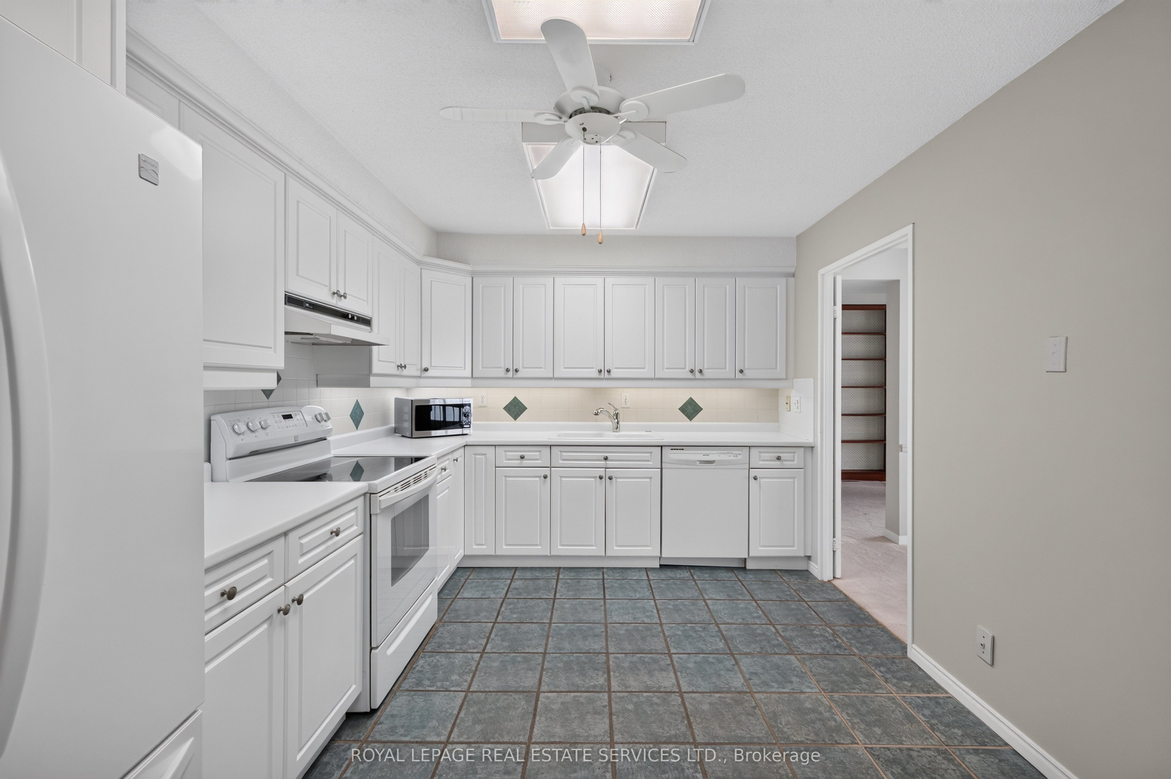 2175 Marine Drive 1208 Property Photo 8