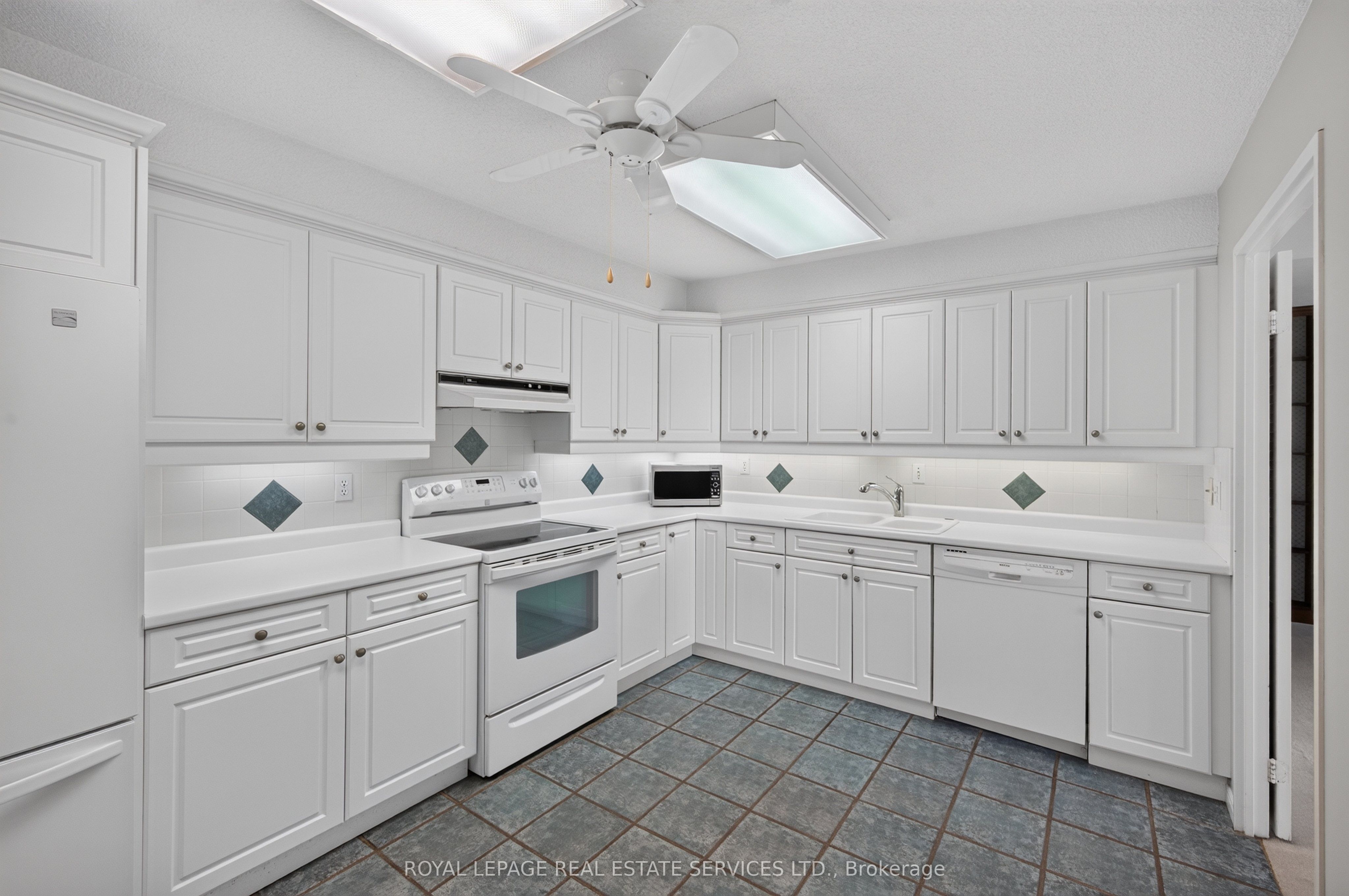 2175 Marine Drive 1208 Property Photo 9