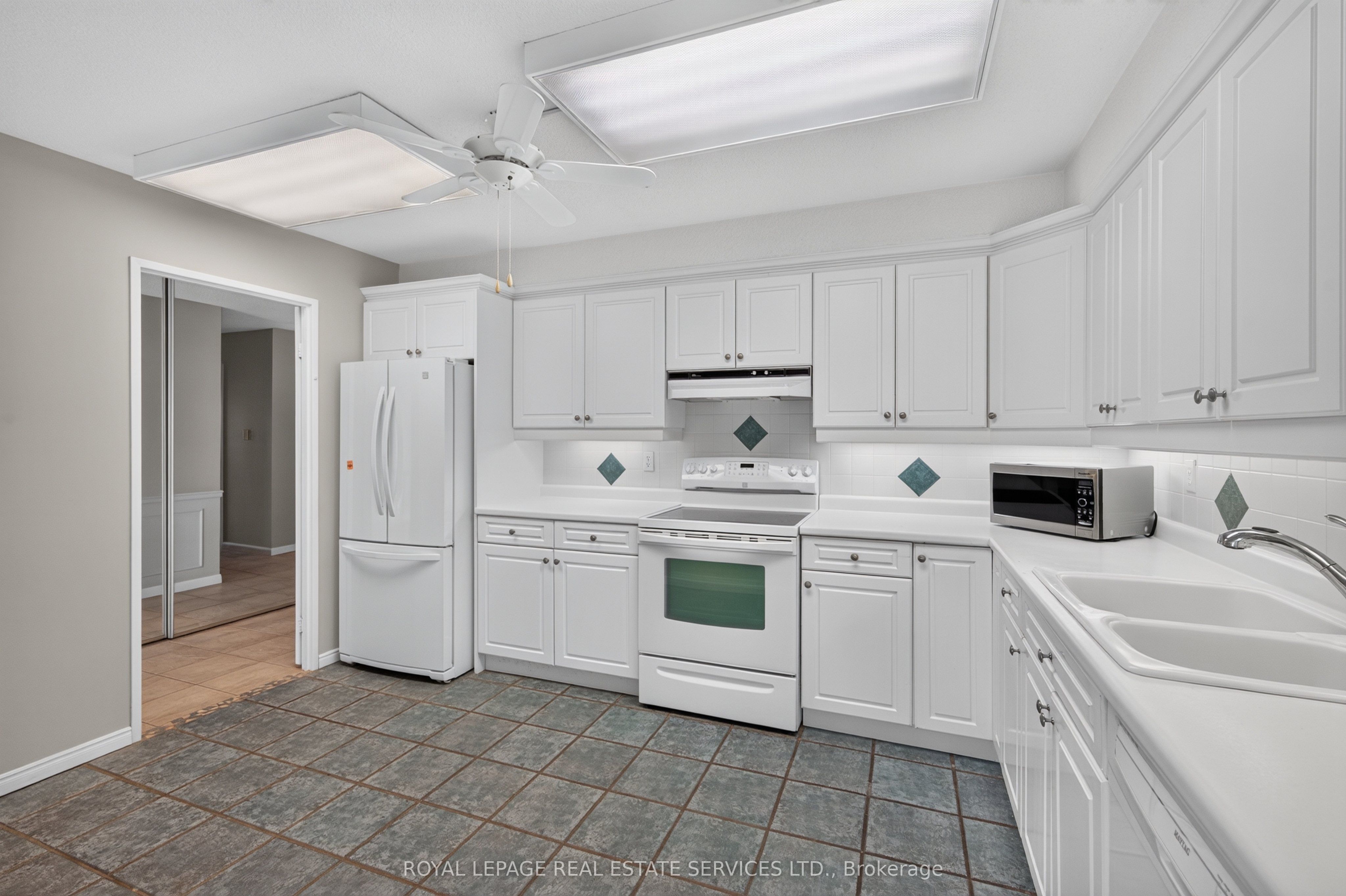 2175 Marine Drive 1208 Property Photo 10