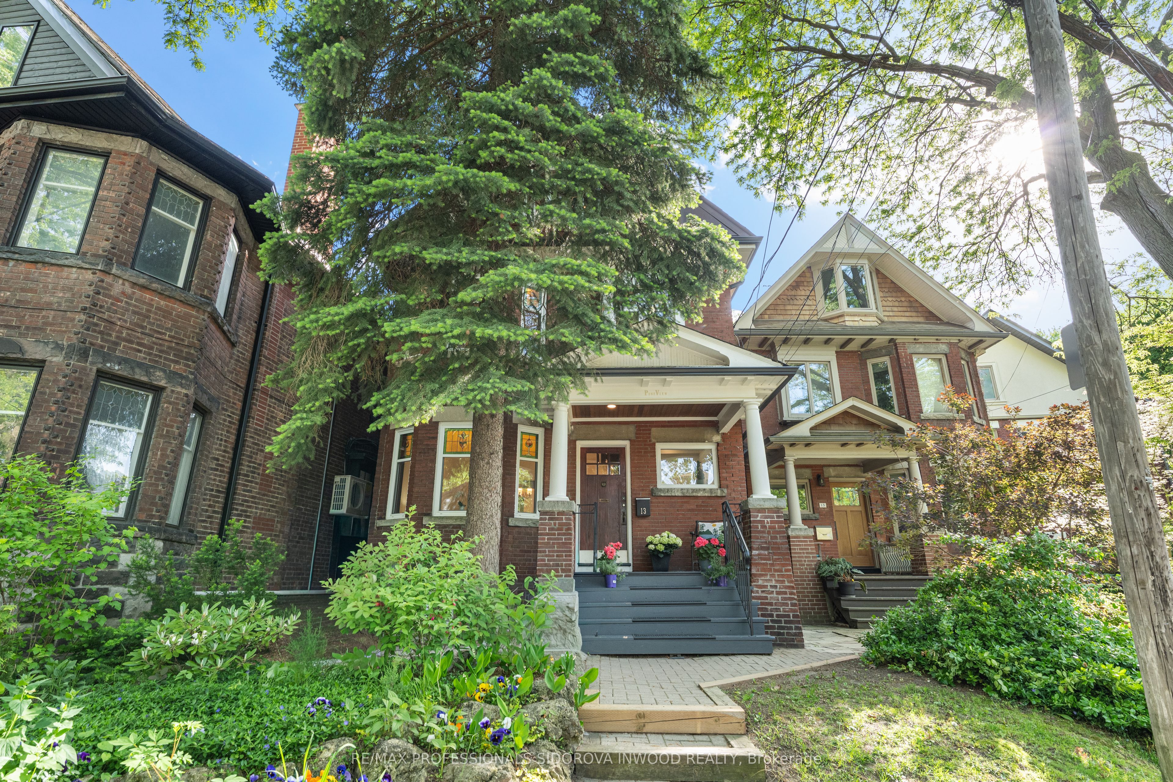 13 Evelyn Crescent Property Photo 2