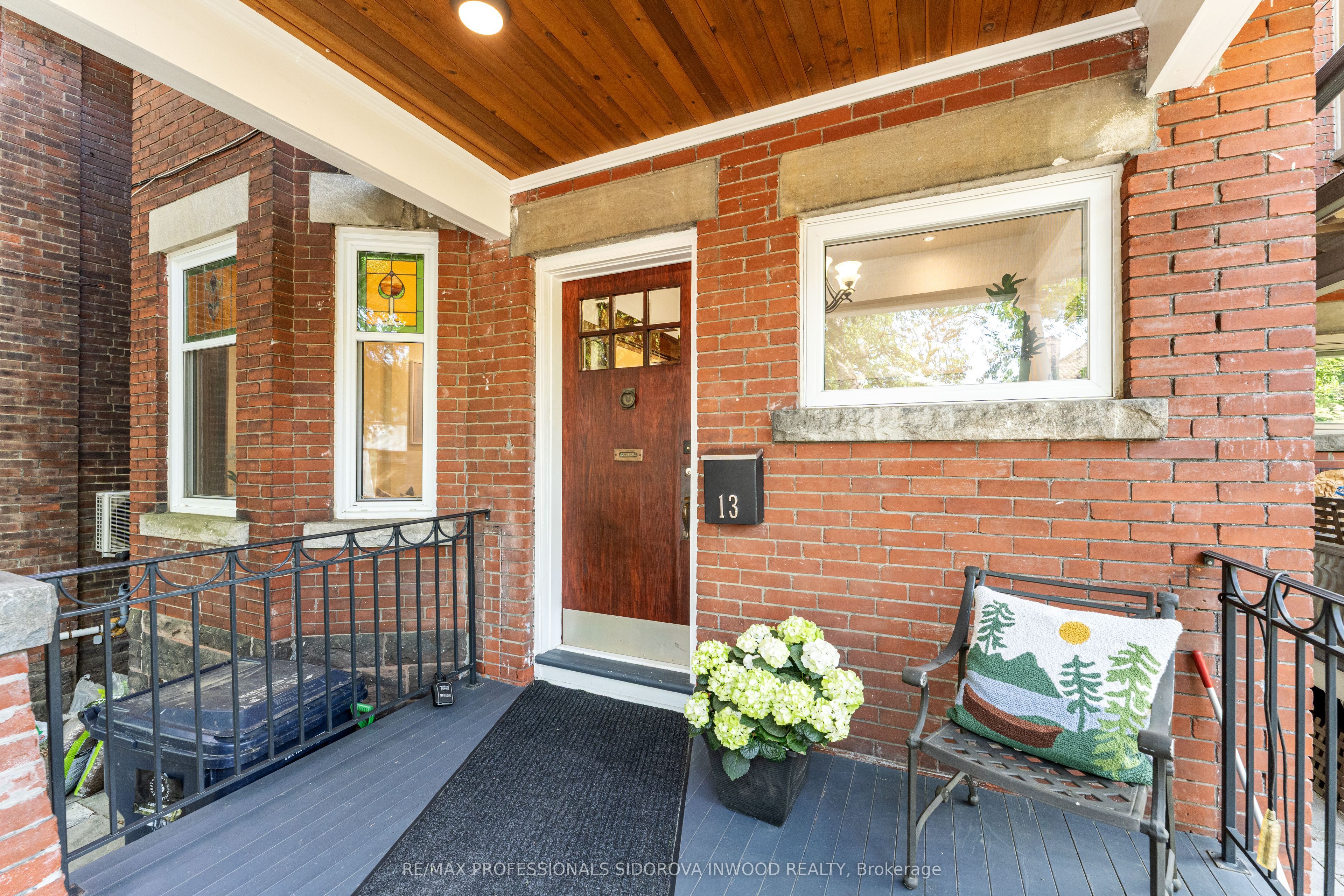 13 Evelyn Crescent Property Photo 3
