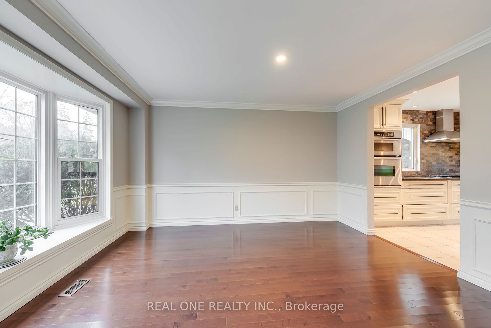 120 Blyth Crescent Property Photo 6