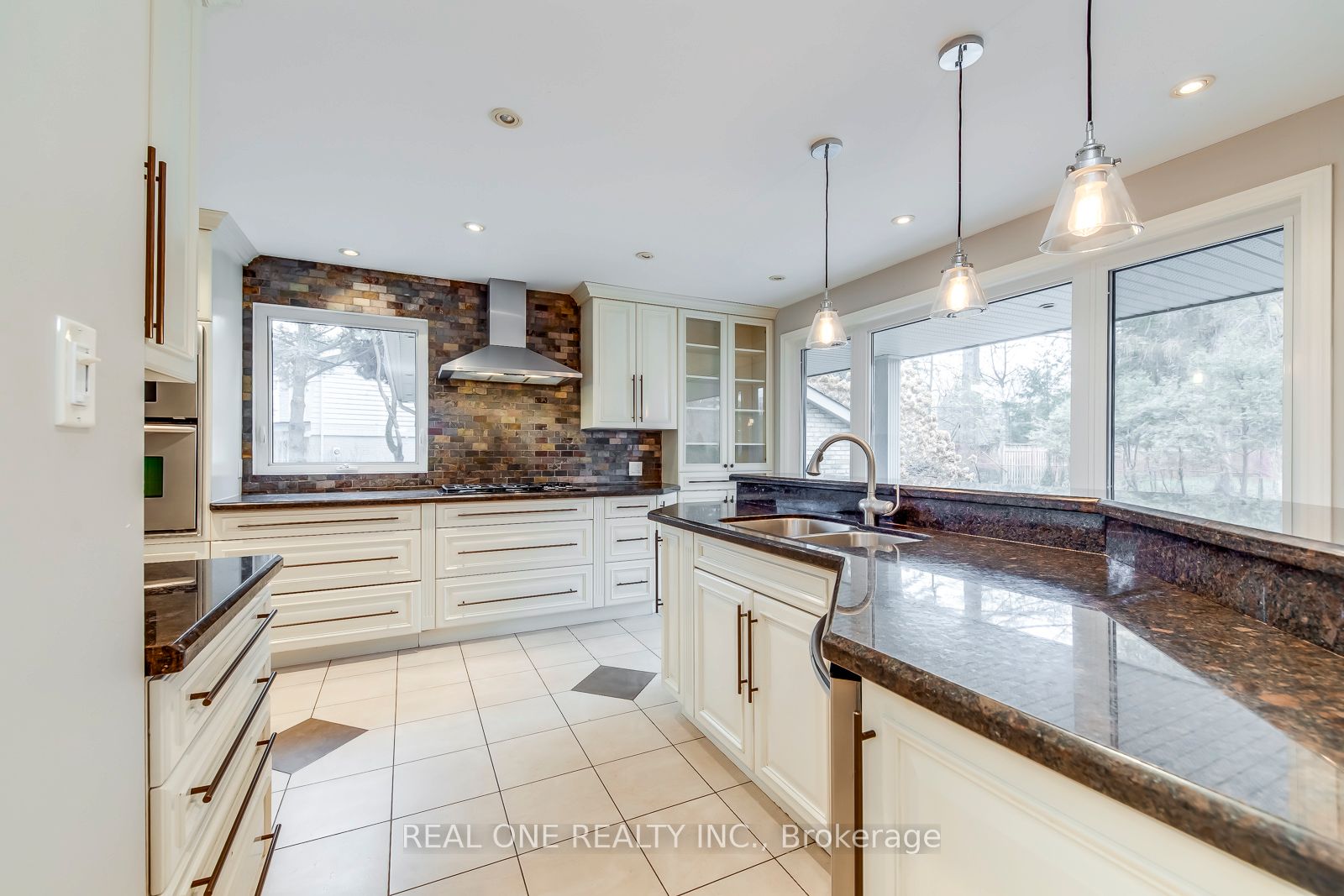120 Blyth Crescent Property Photo 13
