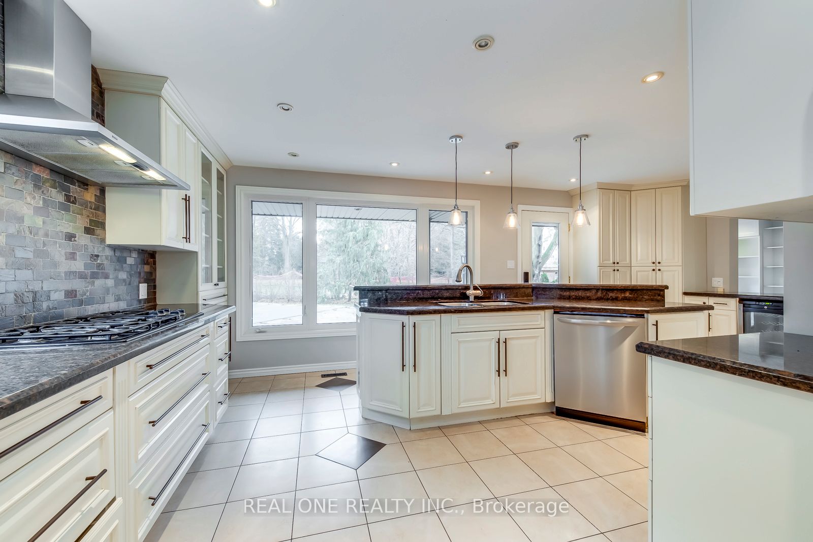 120 Blyth Crescent Property Photo 17