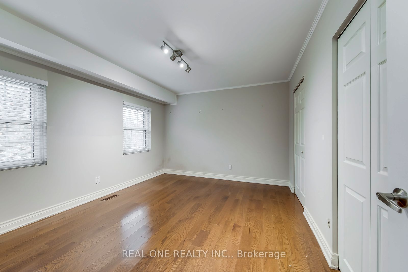 120 Blyth Crescent Property Photo 25