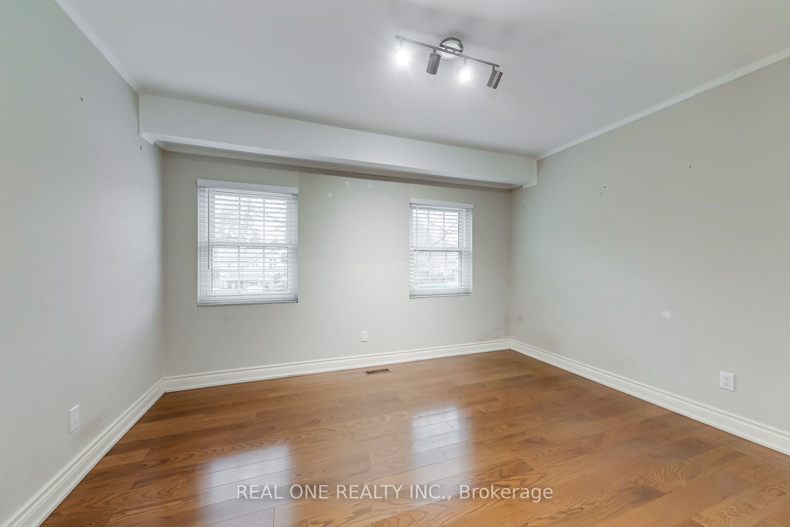 120 Blyth Crescent Property Photo 26