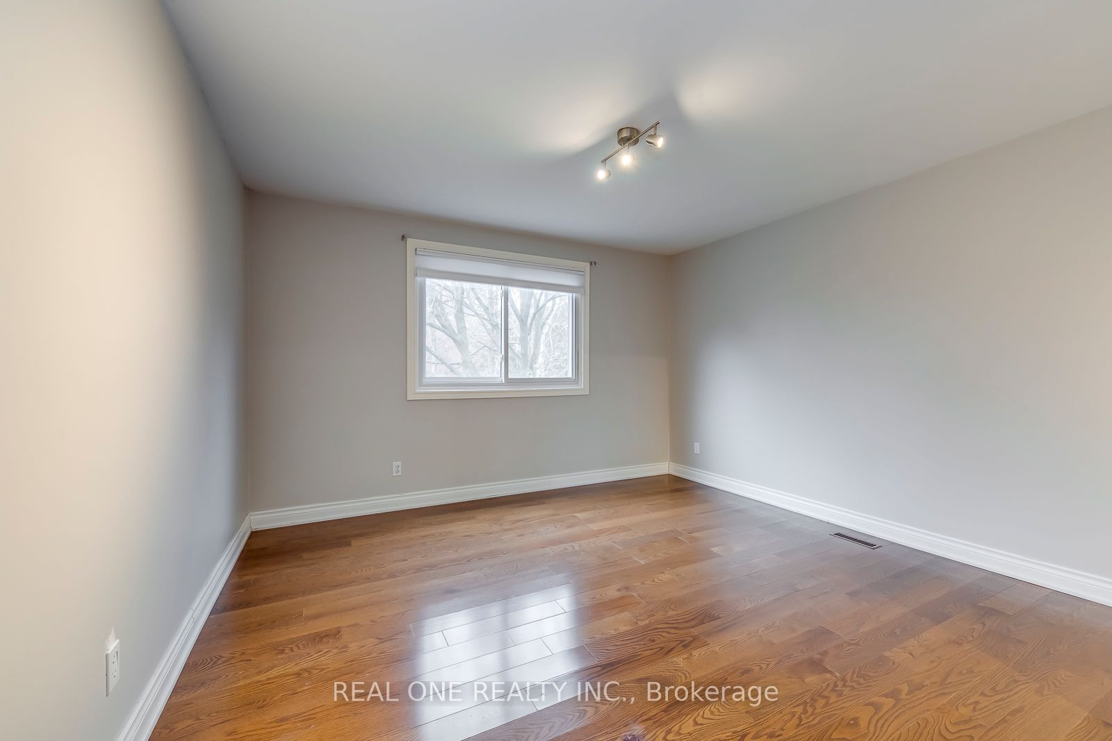 120 Blyth Crescent Property Photo 27