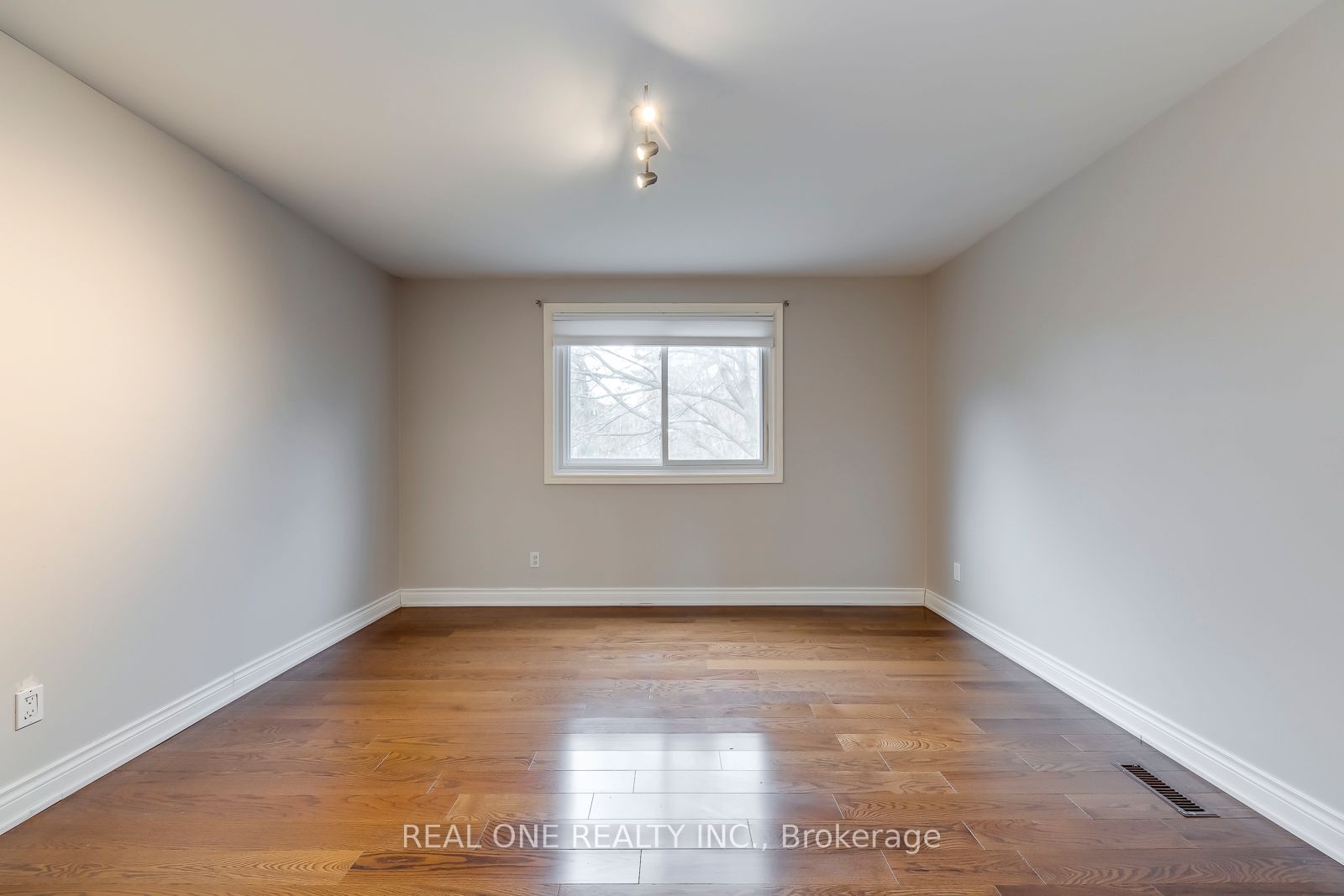 120 Blyth Crescent Property Photo 28