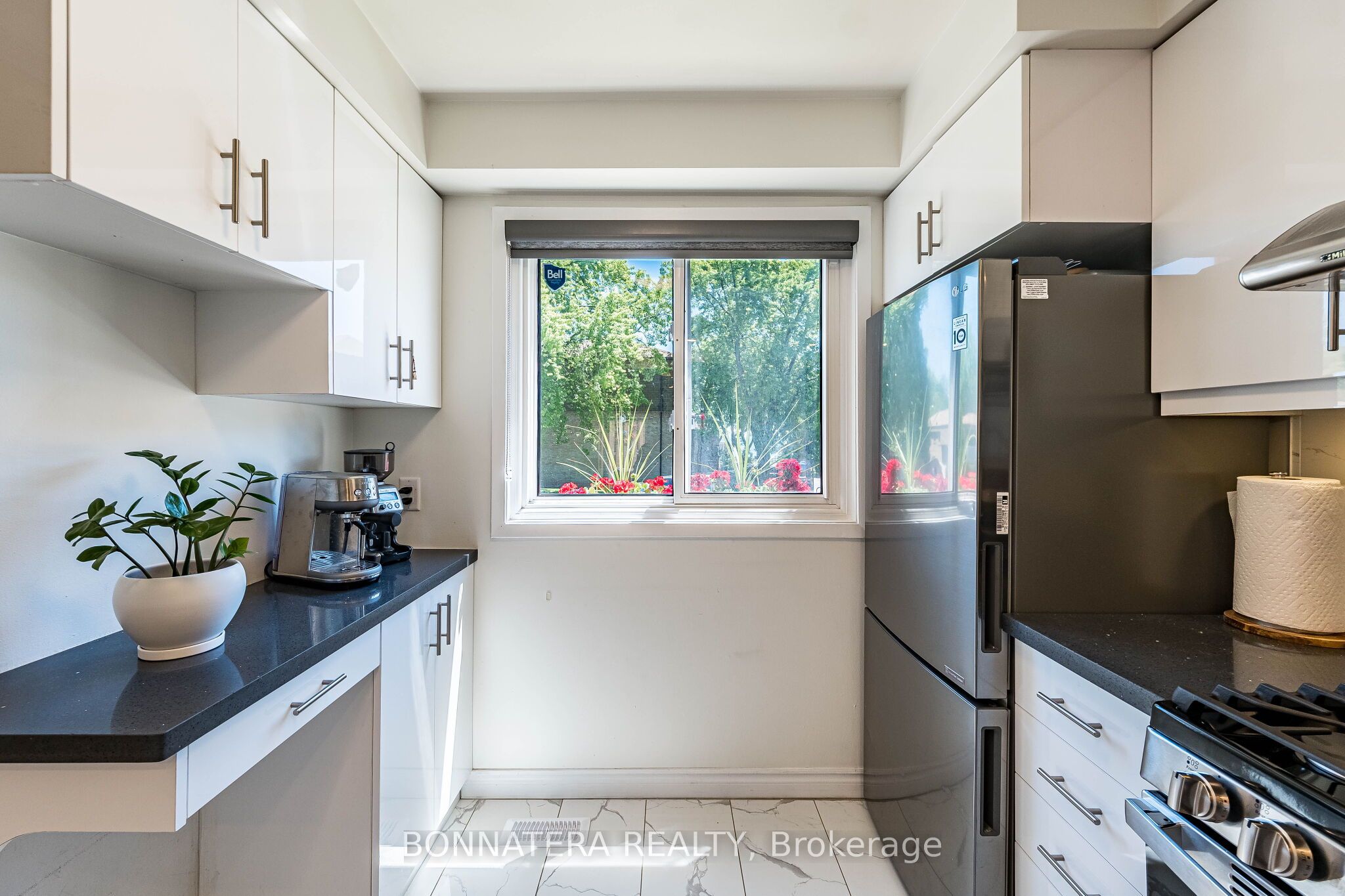 2097 Marine Drive Property Photo 8