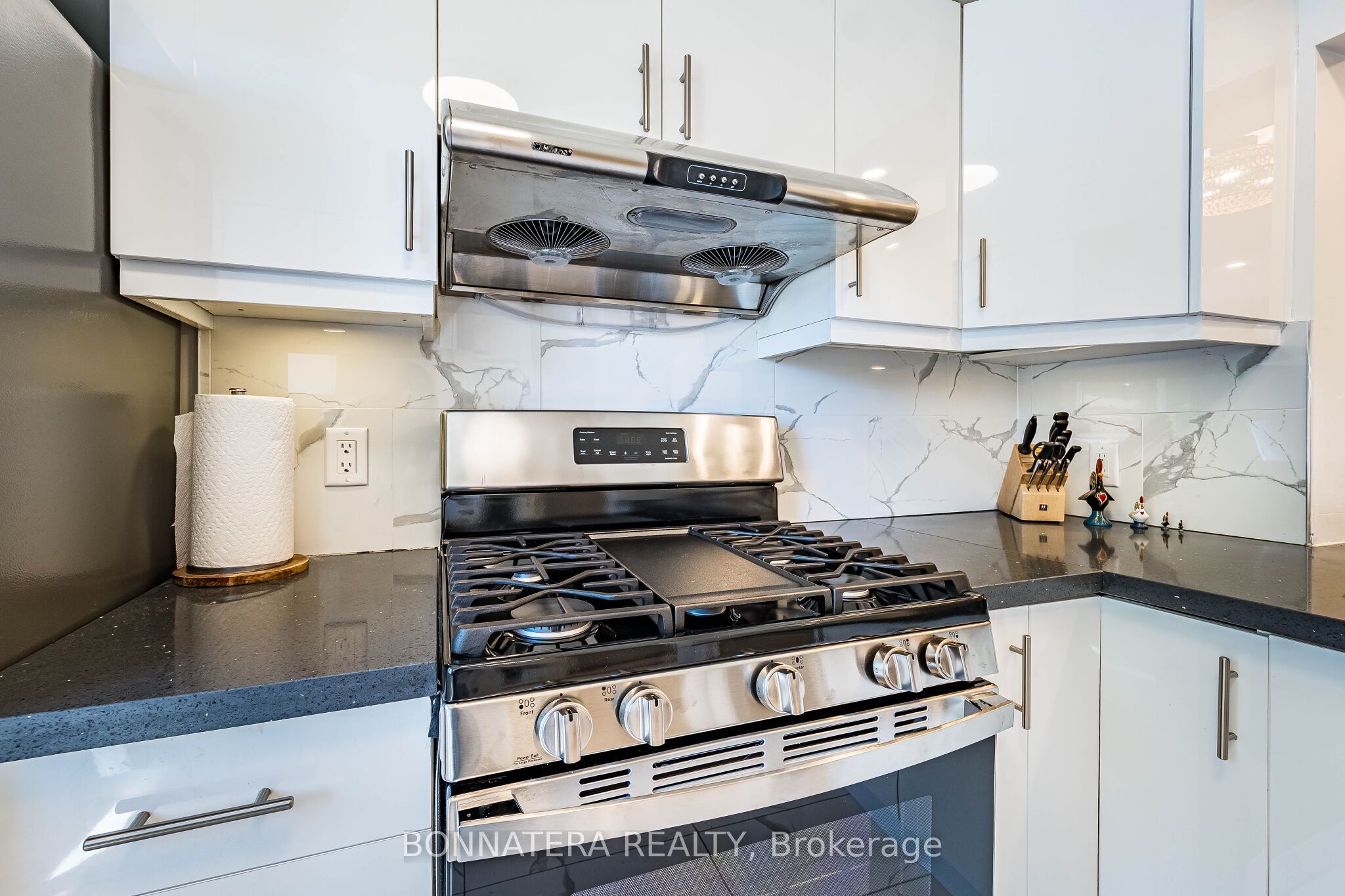 2097 Marine Drive Property Photo 12