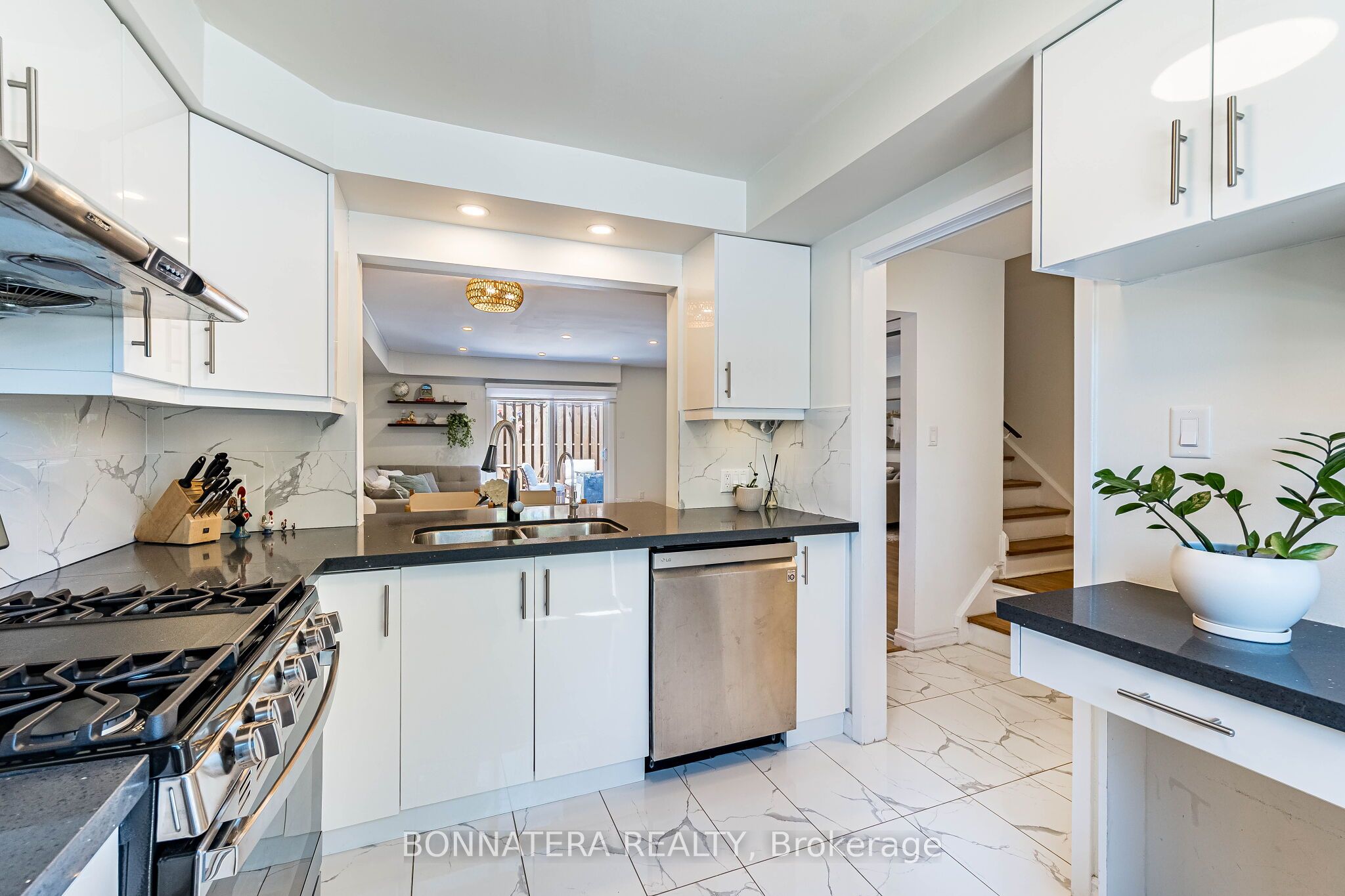 2097 Marine Drive Property Photo 13