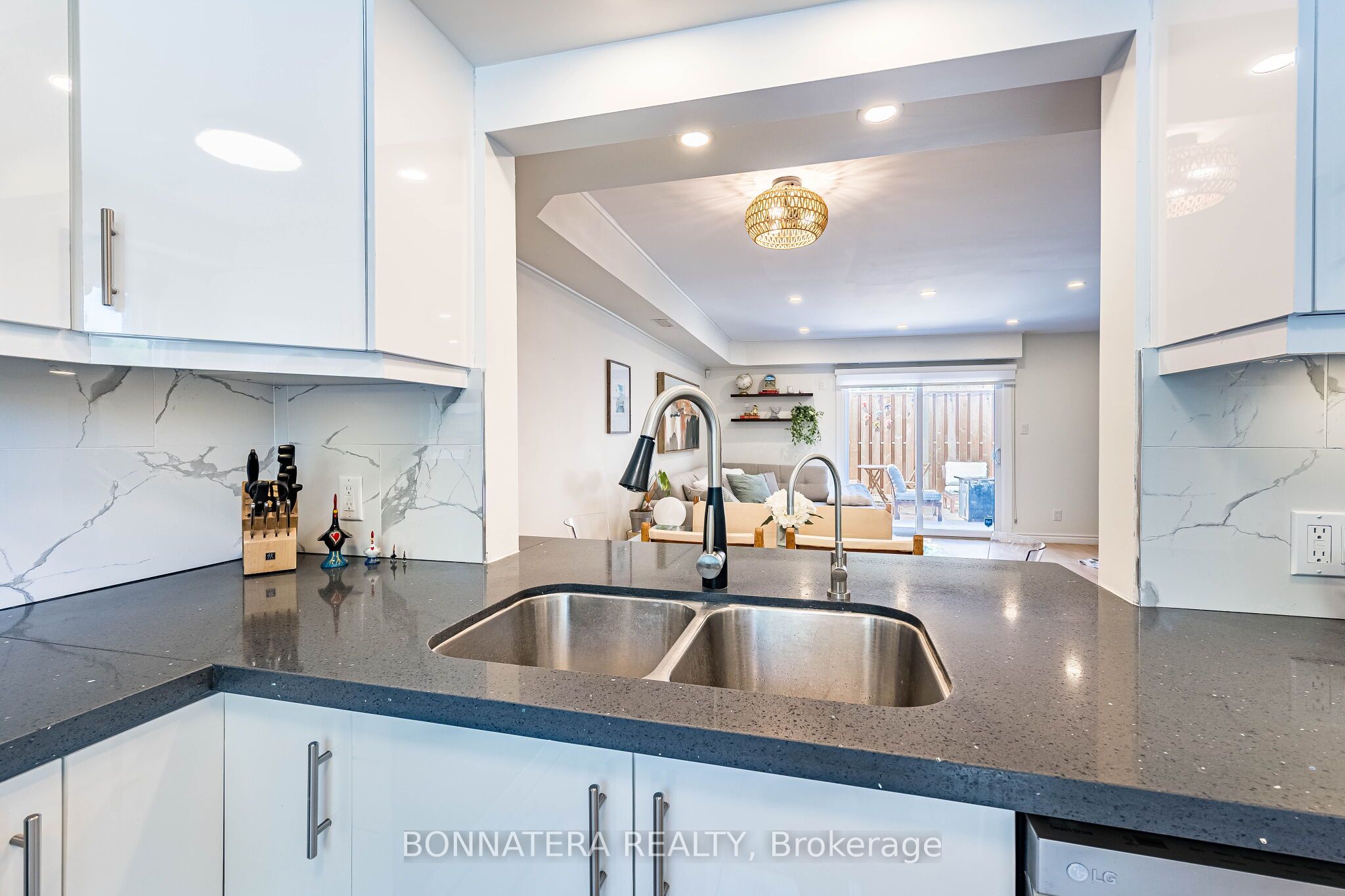 2097 Marine Drive Property Photo 14