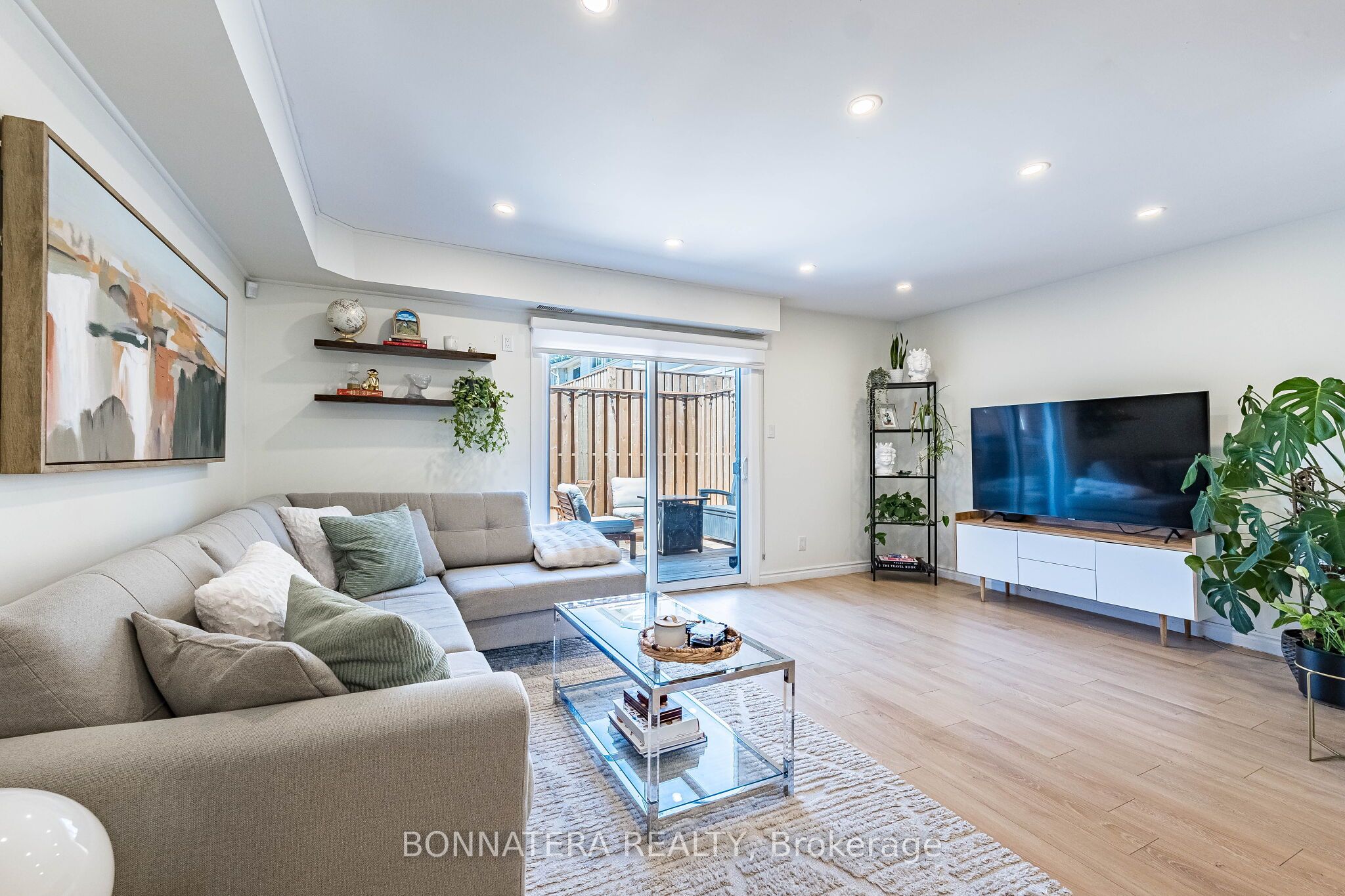 2097 Marine Drive Property Photo 17