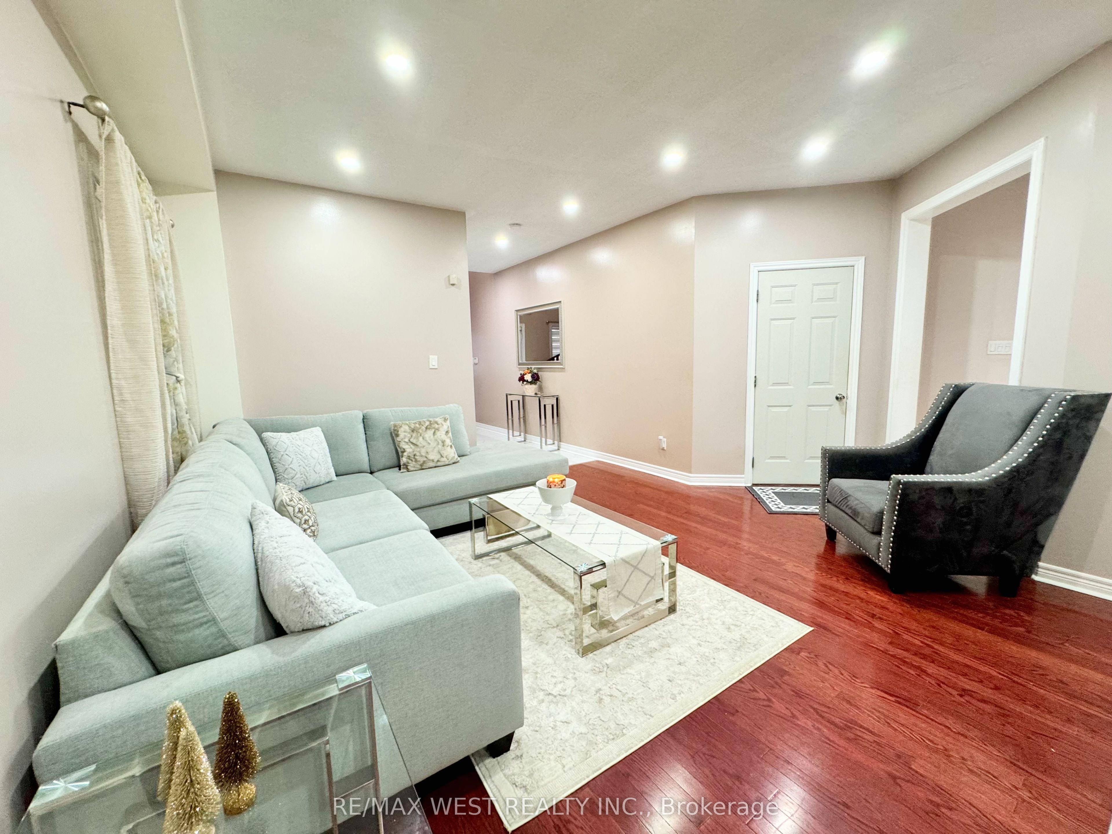 43 Tatra Crescent Property Photo 9