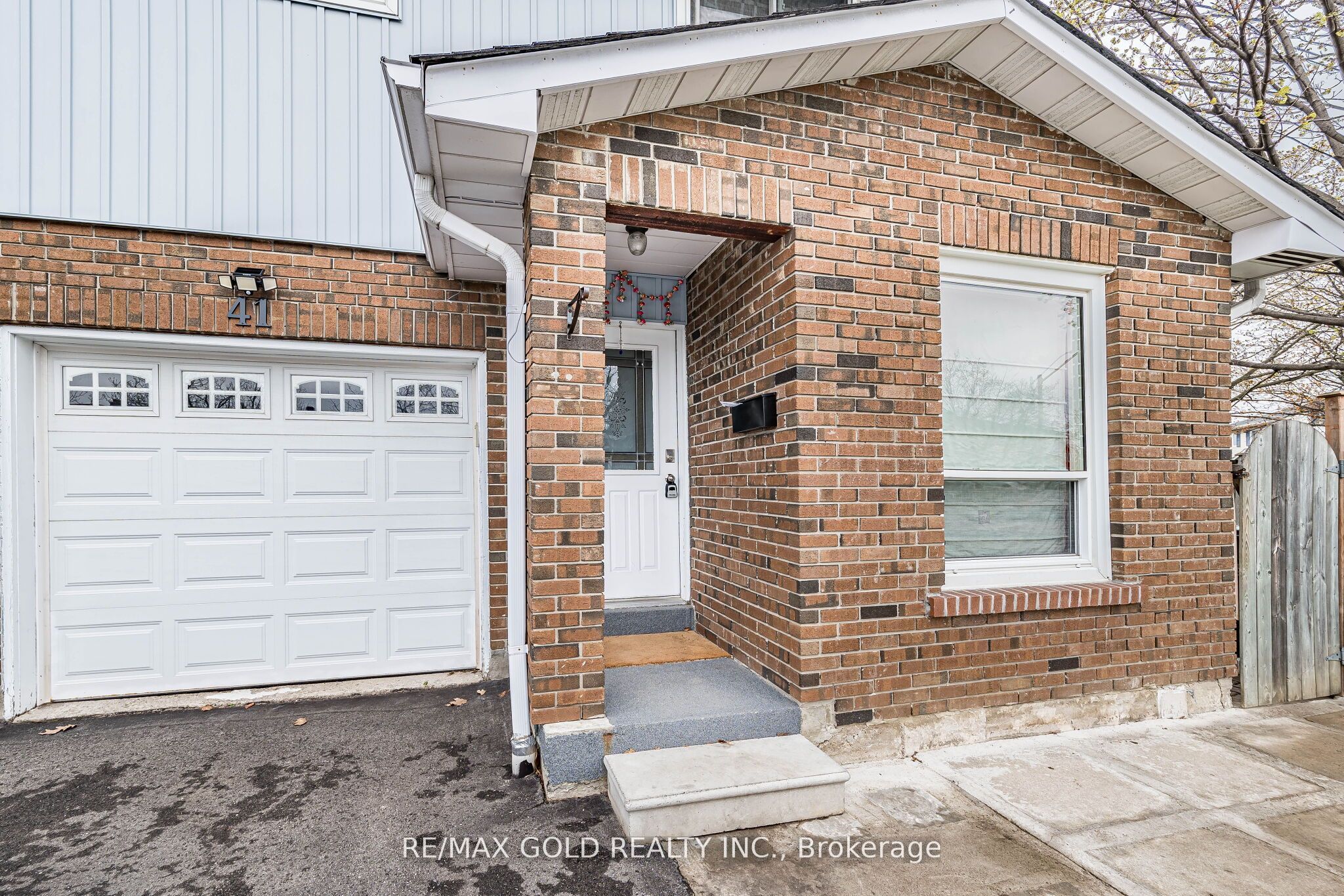 41 Simmons Boulevard Property Photo 2