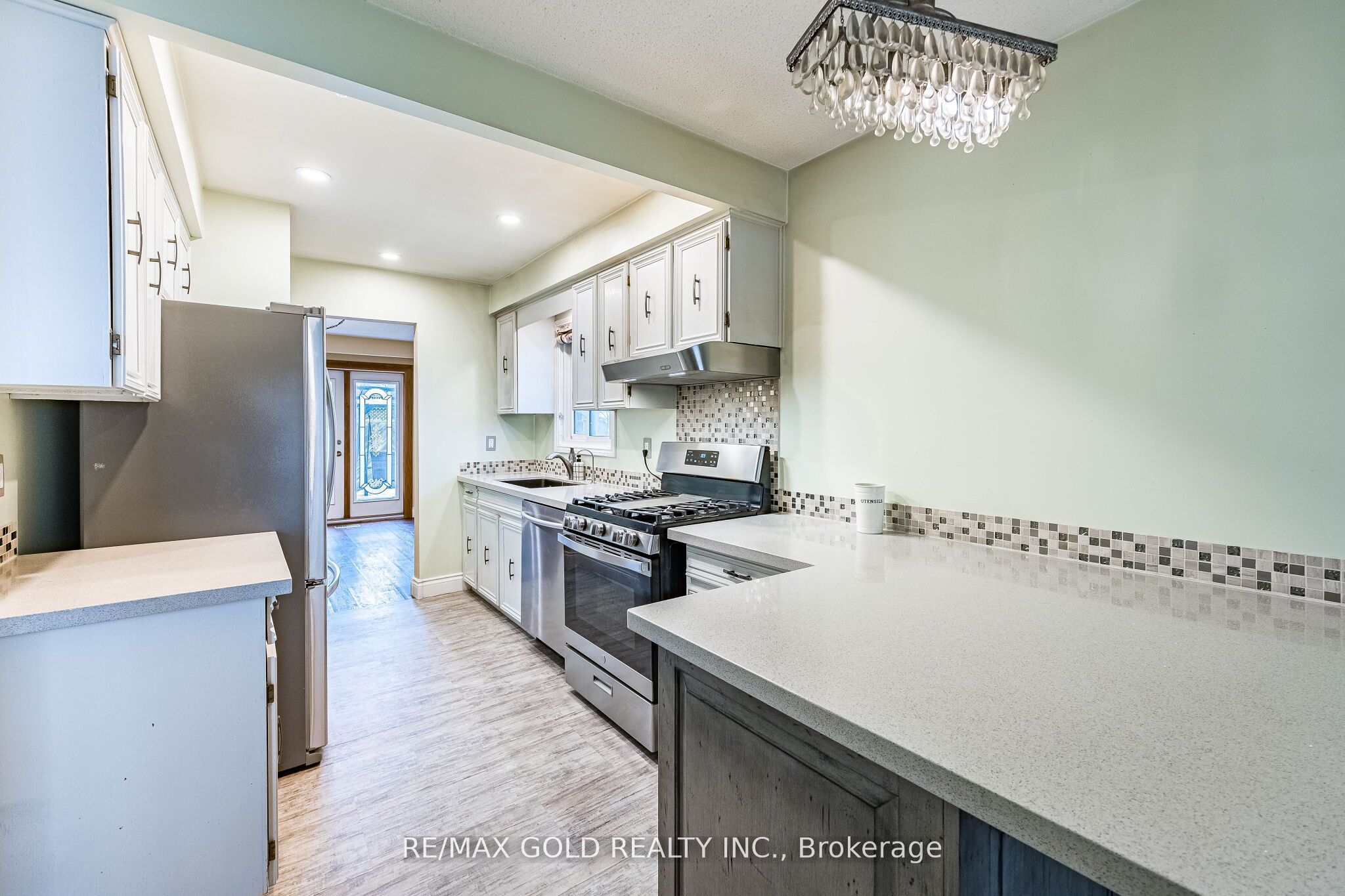 41 Simmons Boulevard Property Photo 8