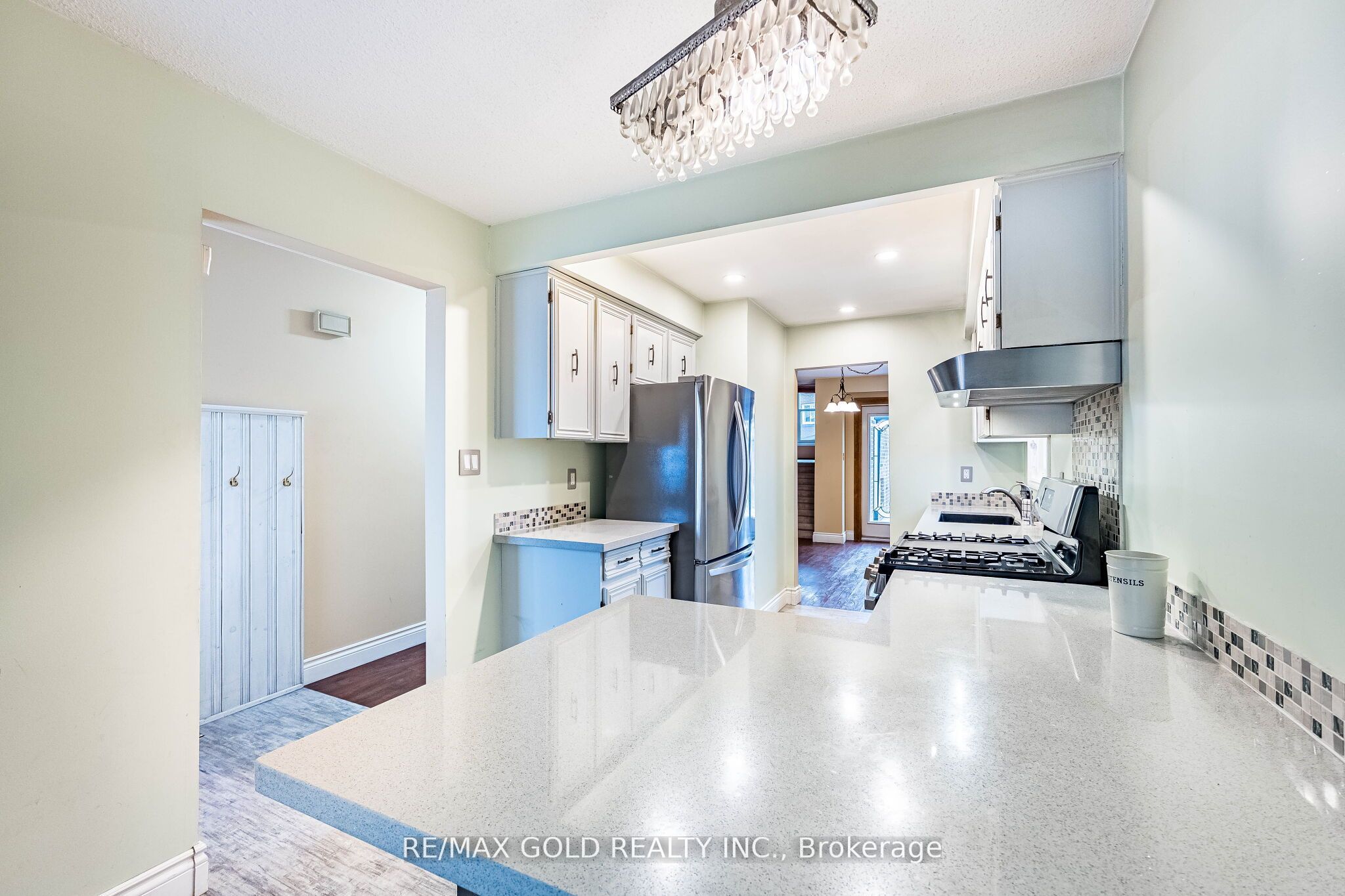 41 Simmons Boulevard Property Photo 11