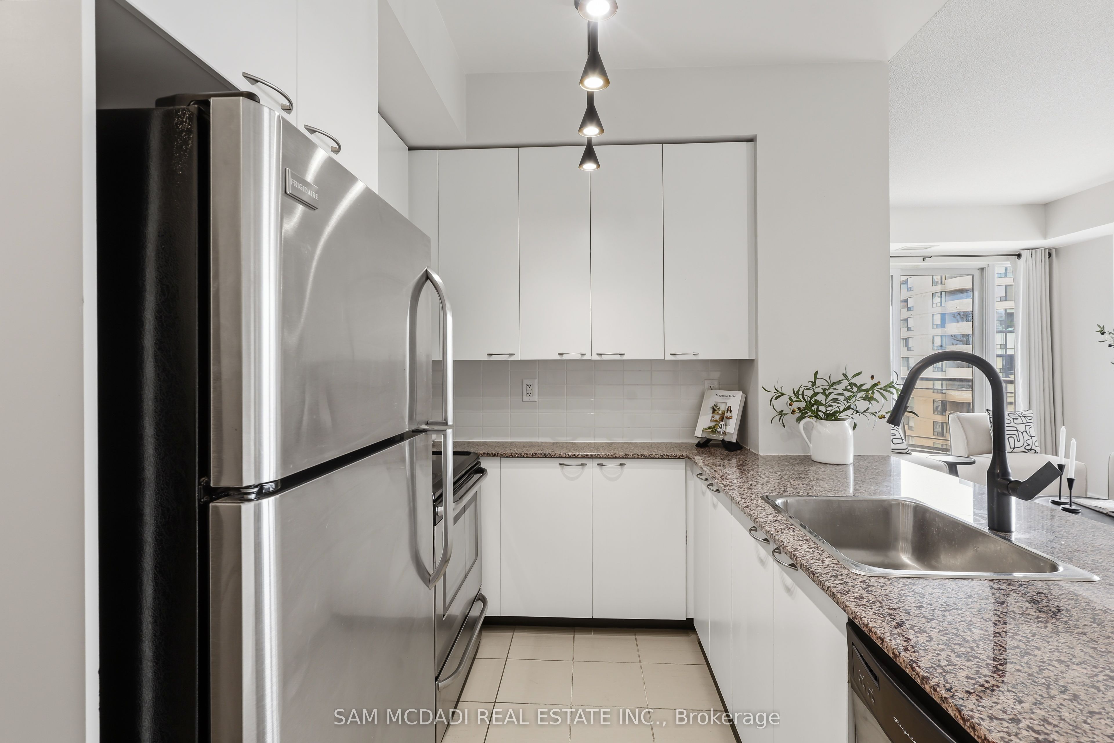 385 Prince Of Wales Drive 1611 Property Photo 4