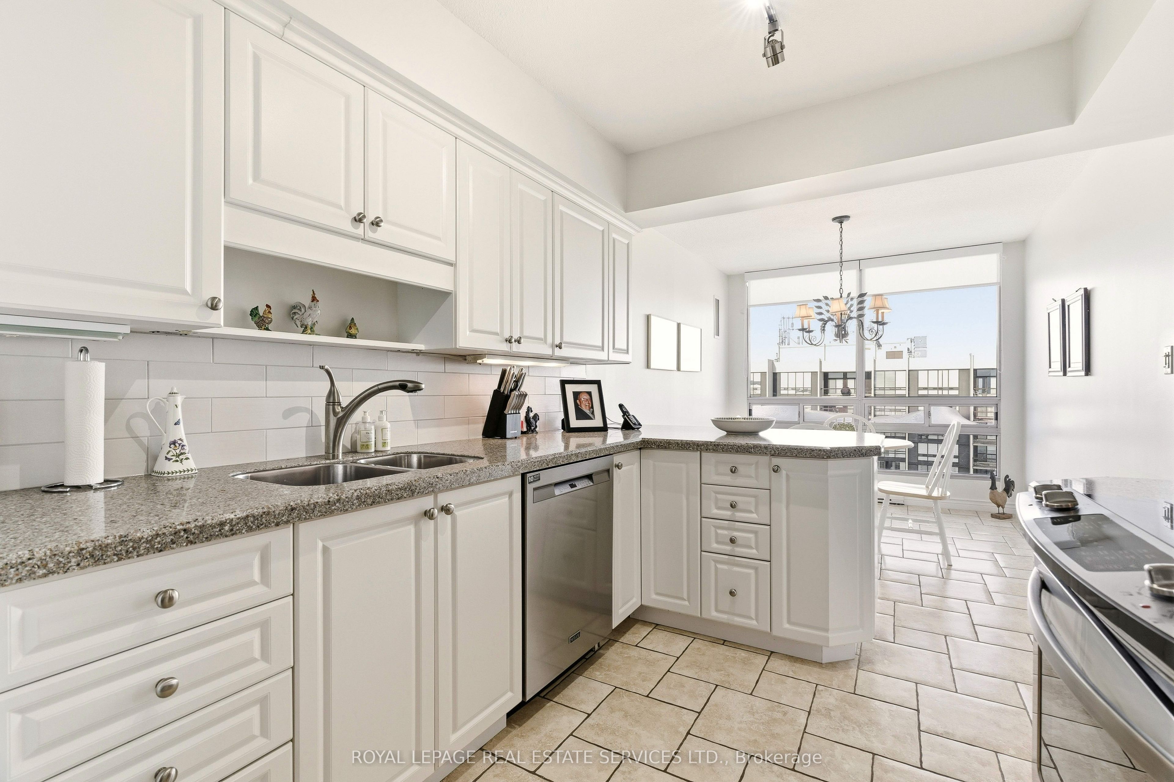 2180 Marine Drive 1602 Property Photo 15