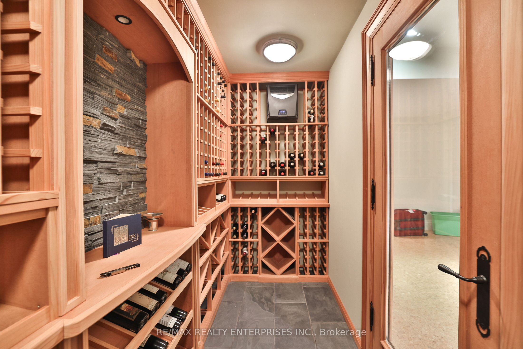 872 Whittier Crescent Property Photo 39