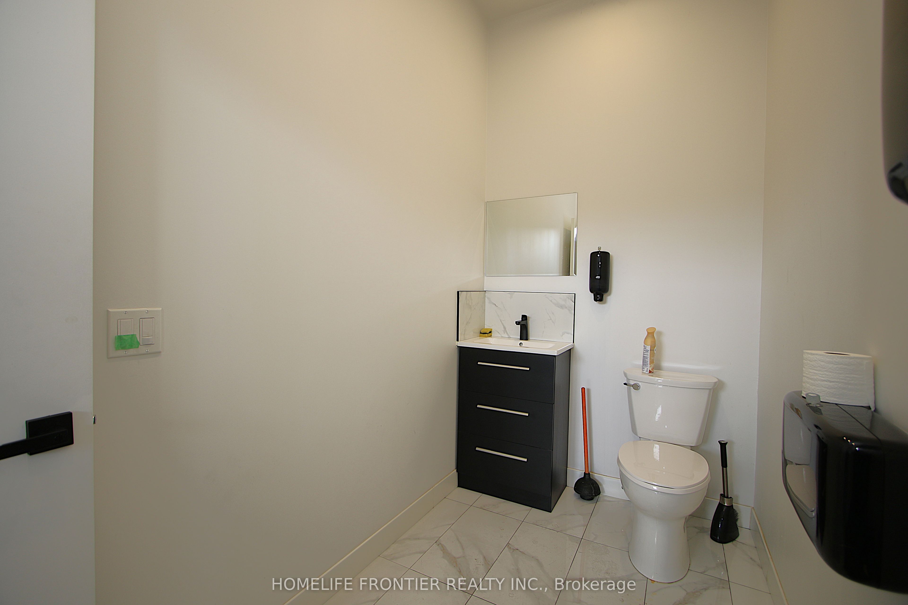 6210 Northwest Drive Property Photo 11
