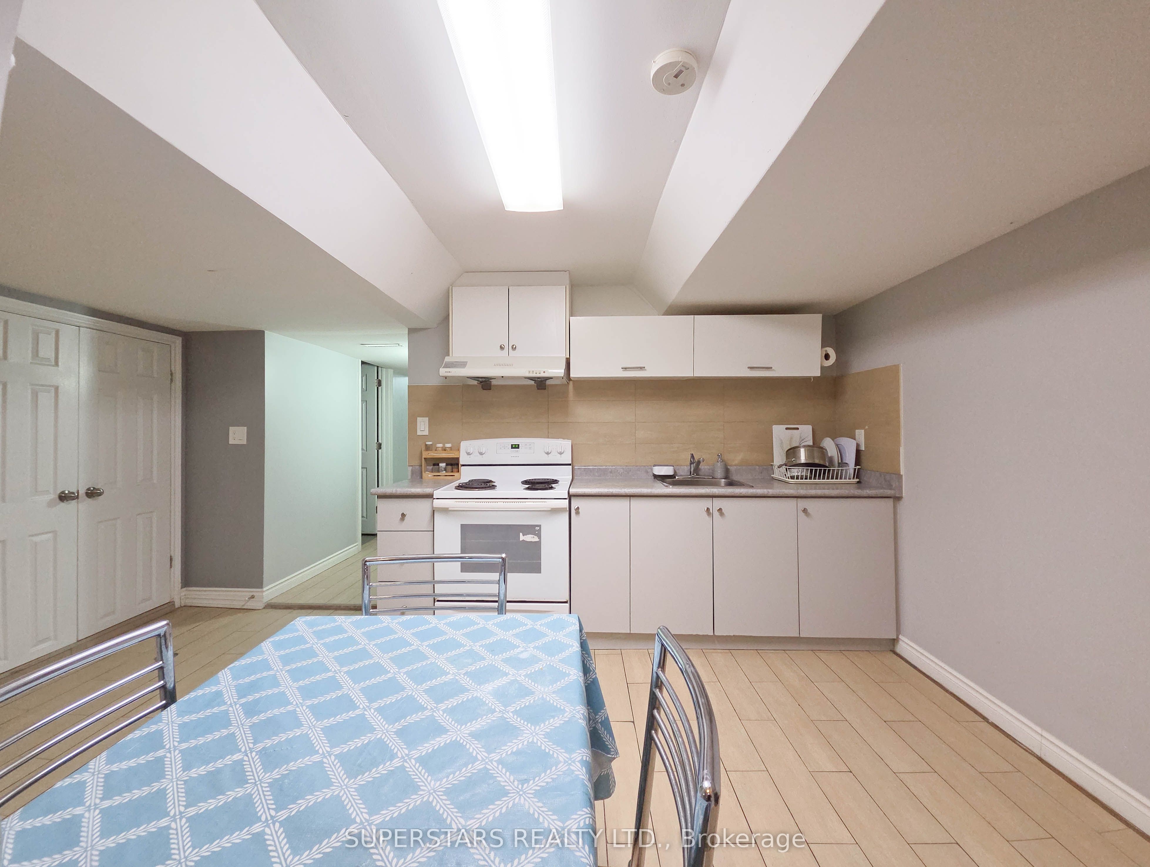 856 Wilson Avenue Property Photo 32