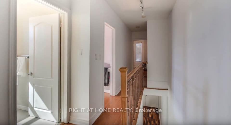 2083 Davenport Road Upper Property Photo 2