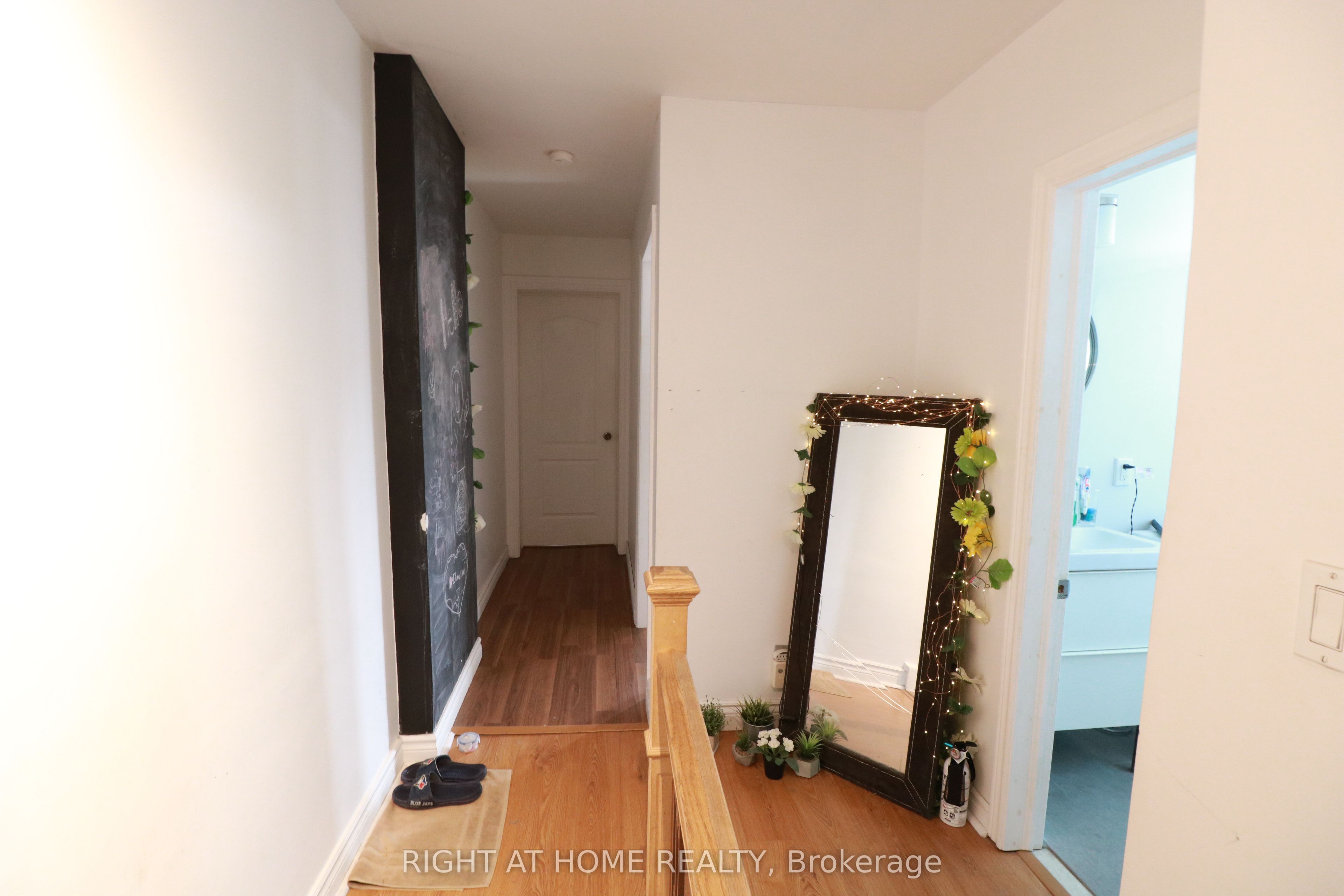 2083 Davenport Road Upper Property Photo 3