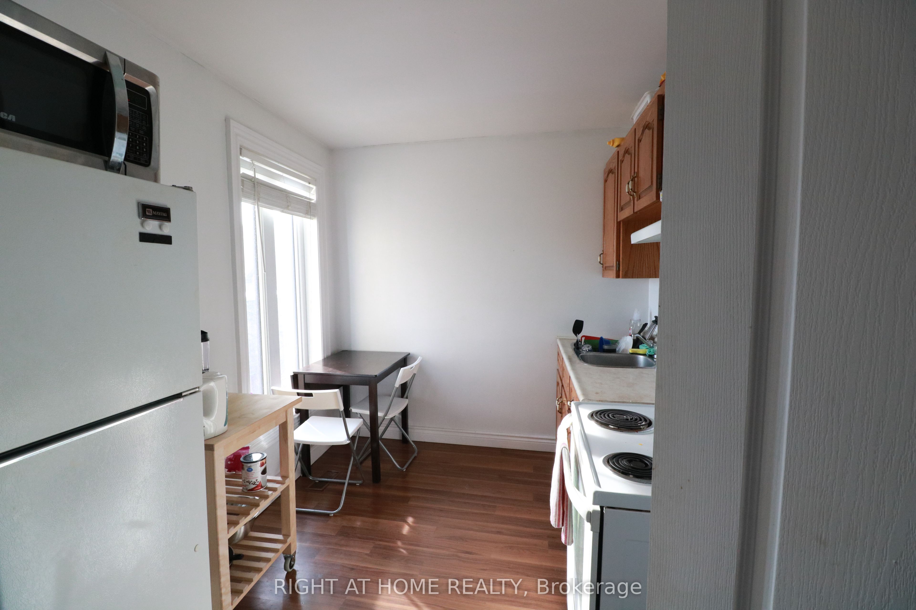 2083 Davenport Road Upper Property Photo 6