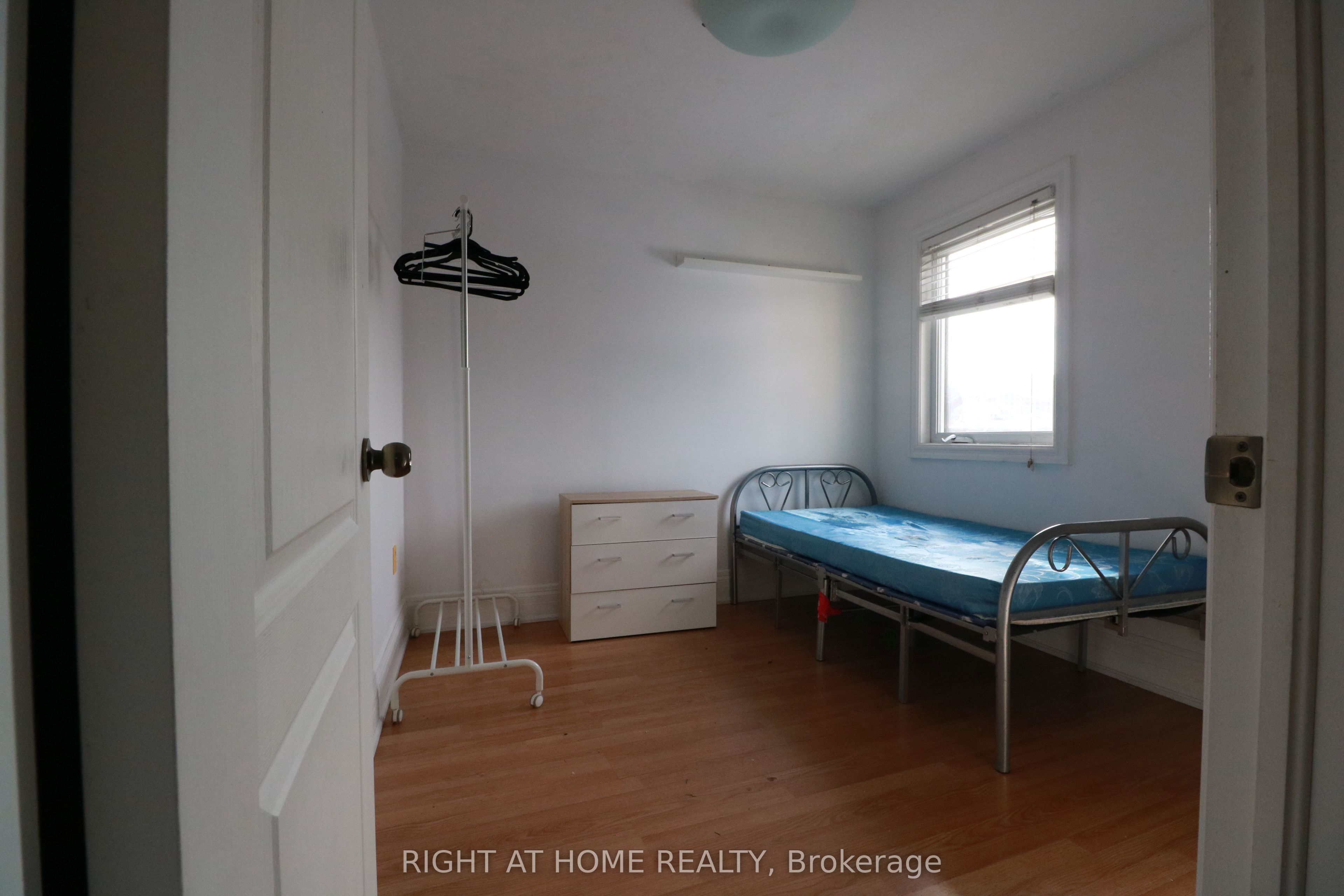 2083 Davenport Road Upper Property Photo 7