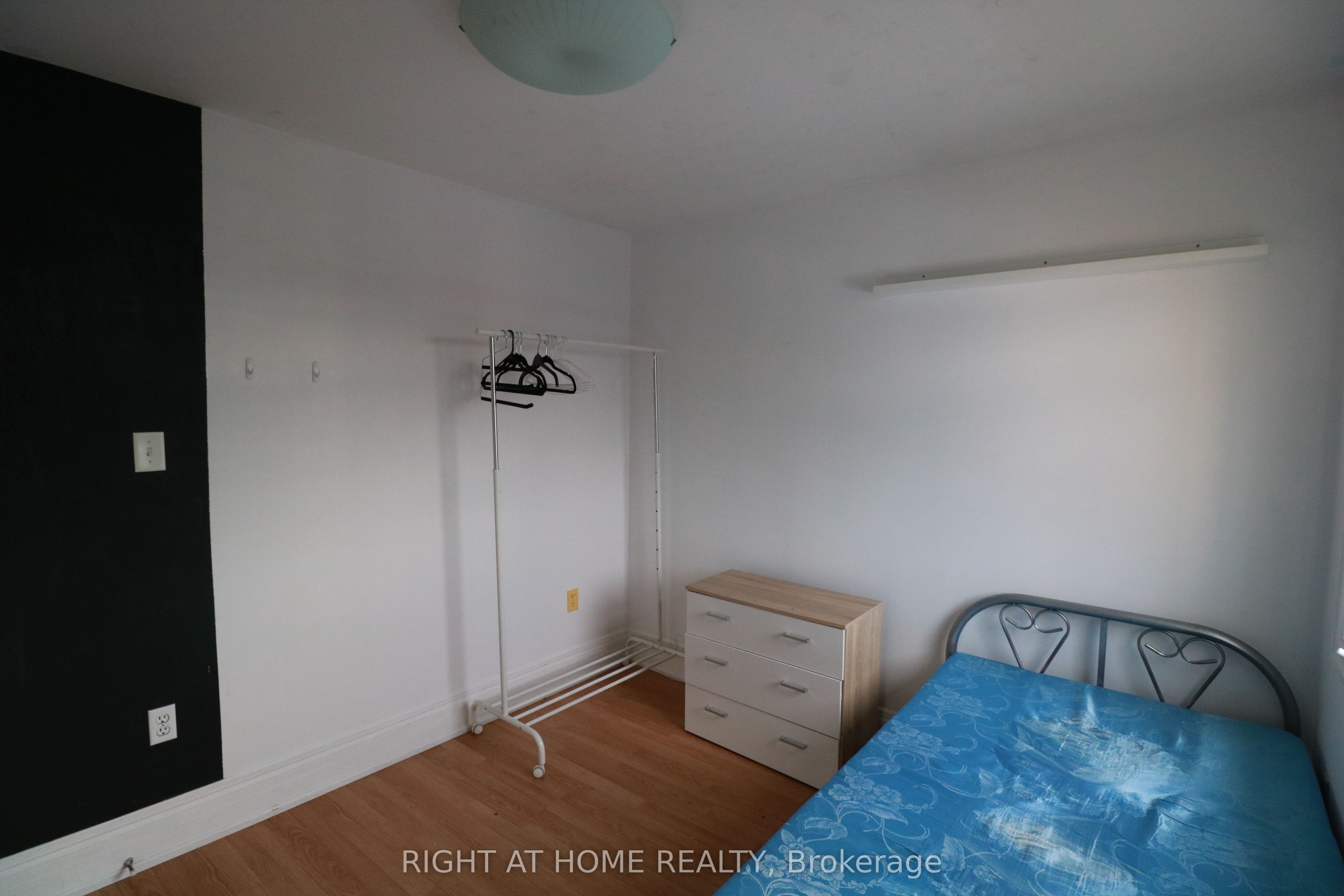 2083 Davenport Road Upper Property Photo 8