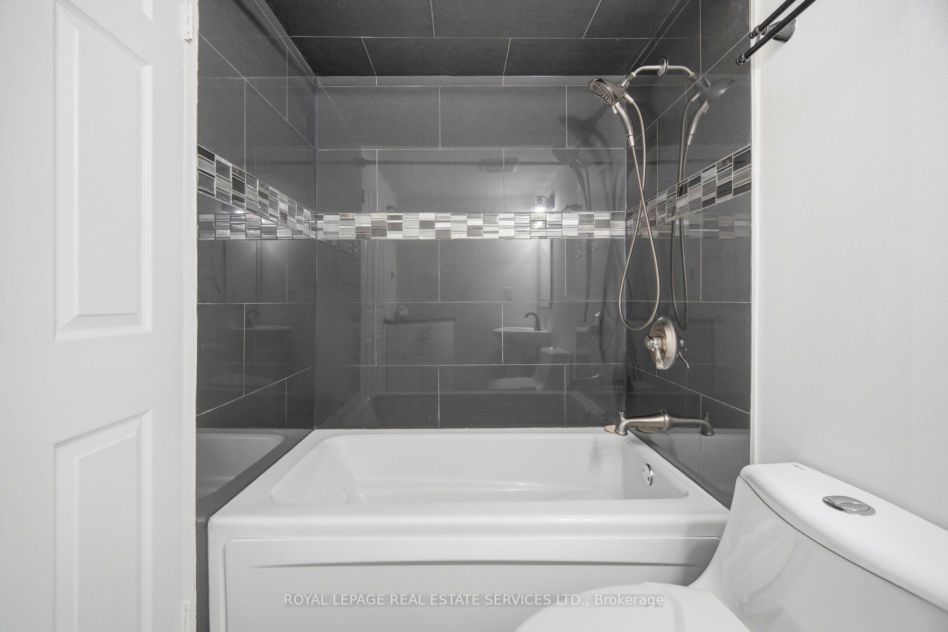 250 Webb Drive Ph05 Property Photo 27