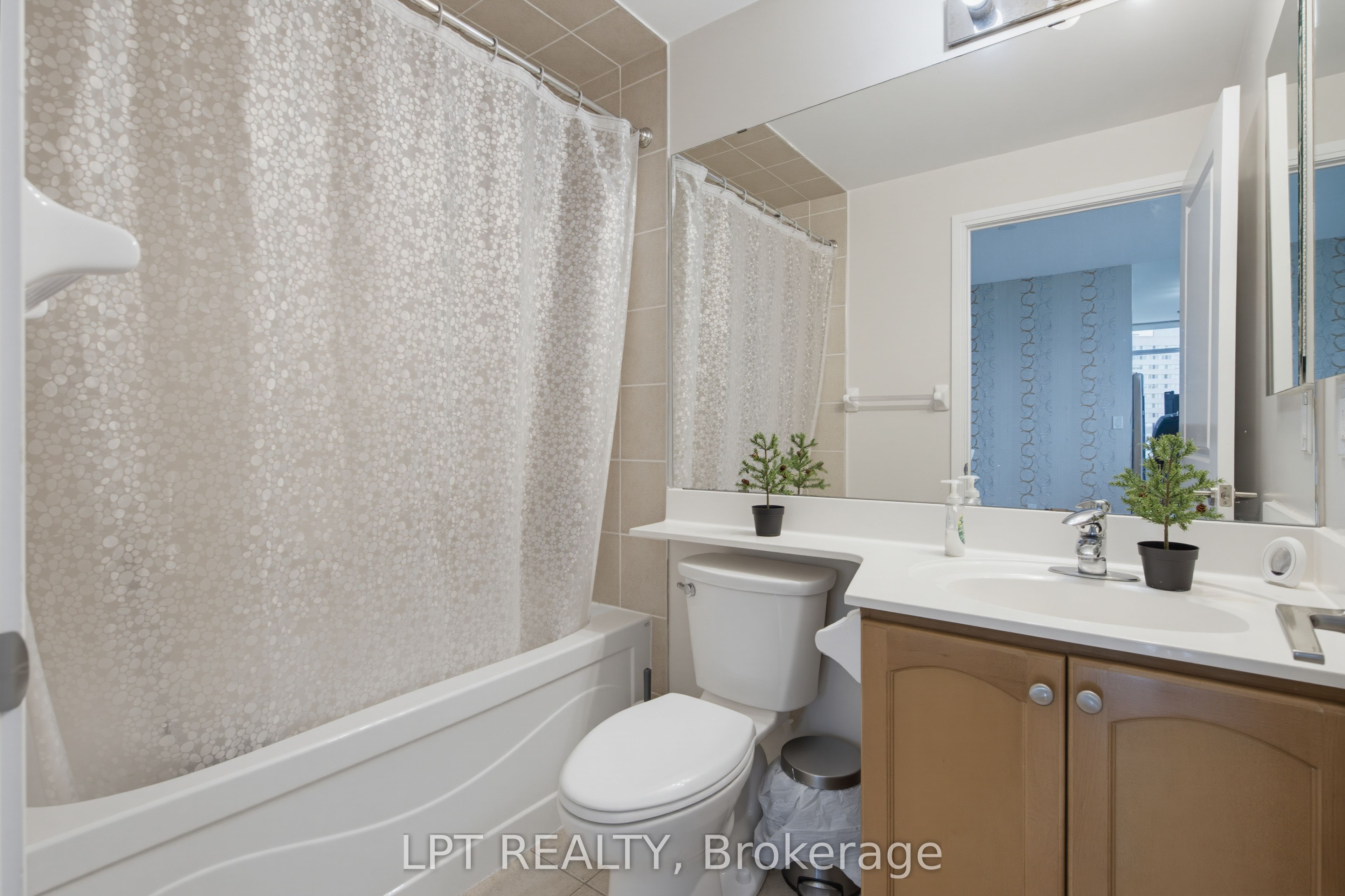 80 Absolute Avenue 1303 Property Photo 4