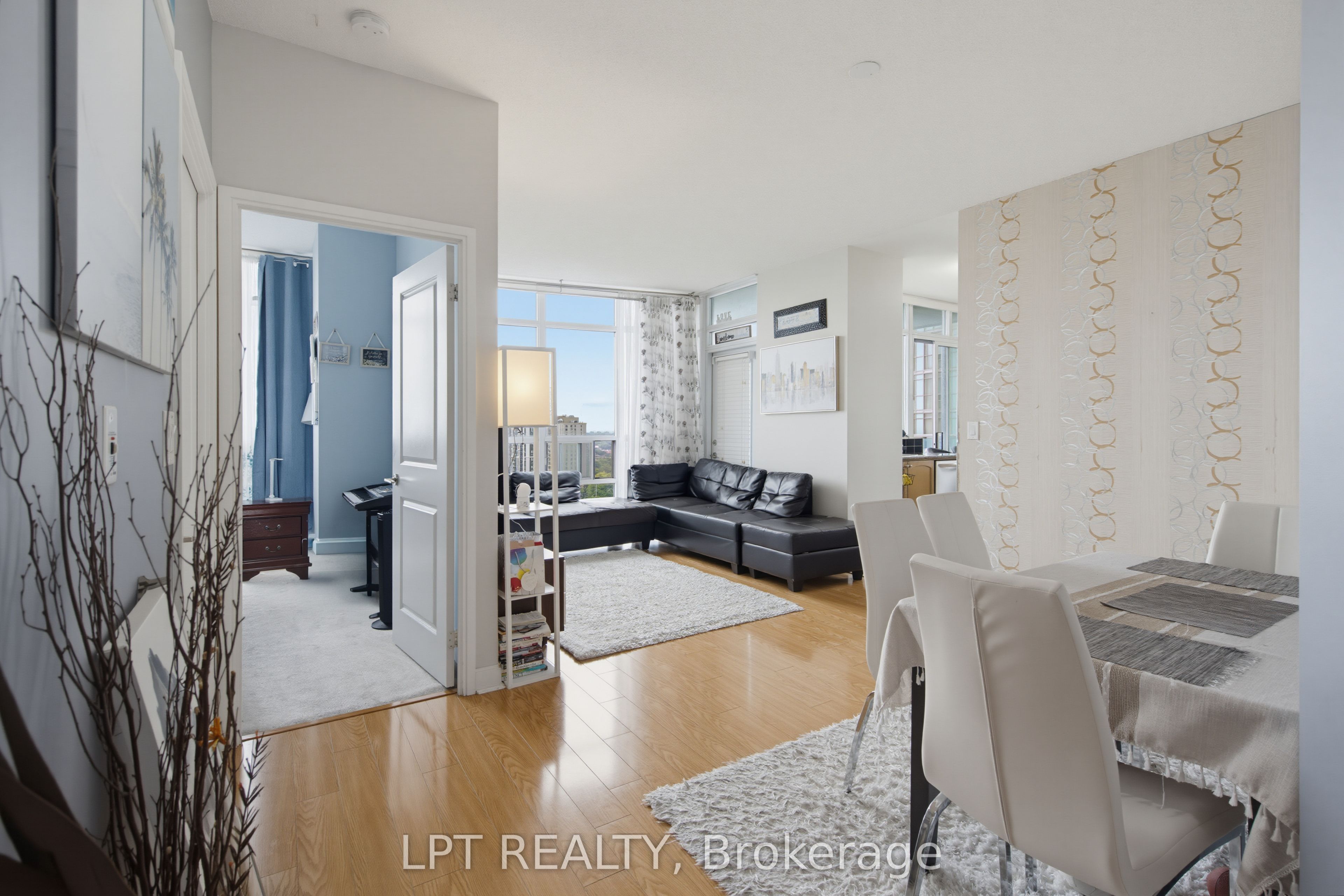 80 Absolute Avenue 1303 Property Photo 6