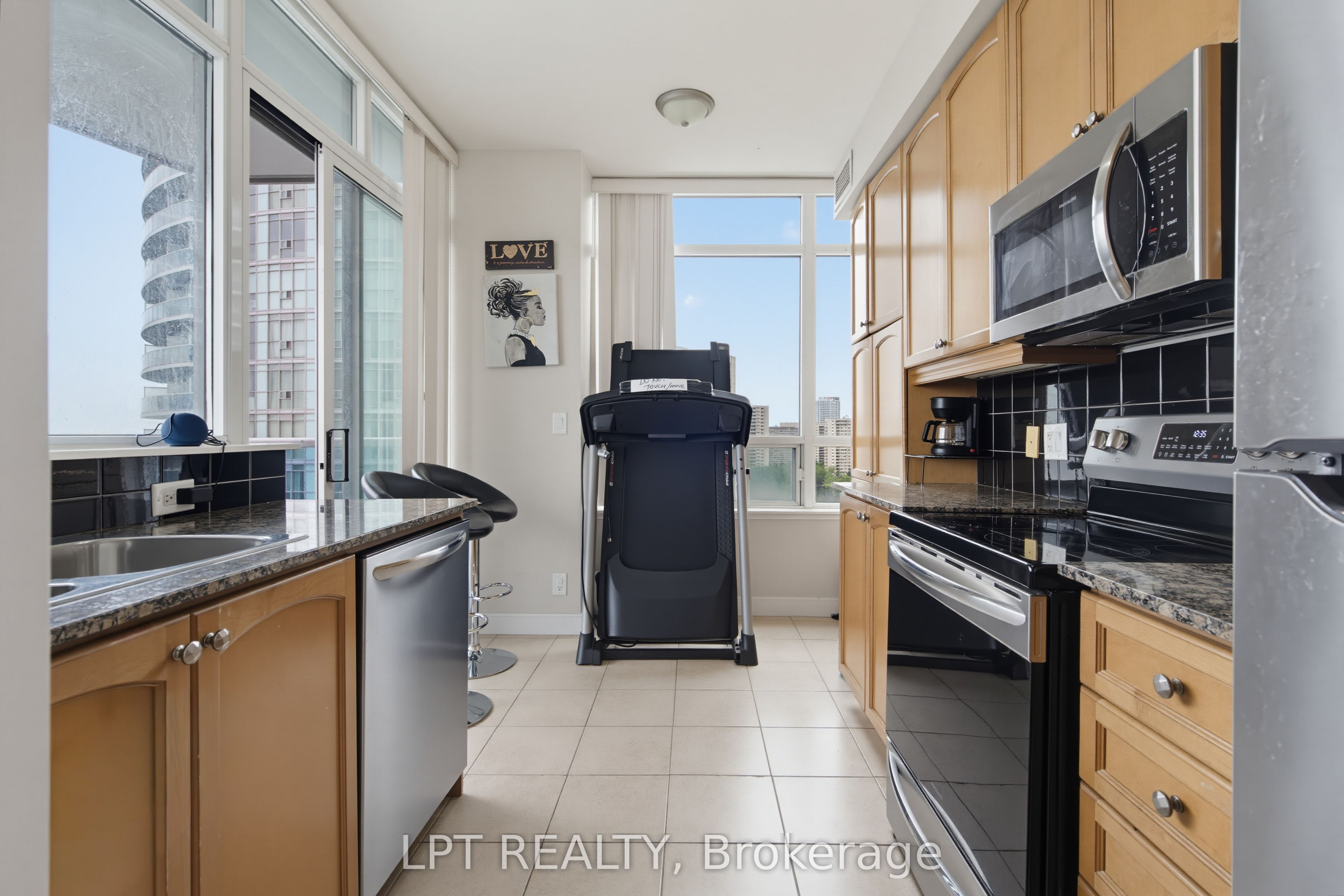 80 Absolute Avenue 1303 Property Photo 9