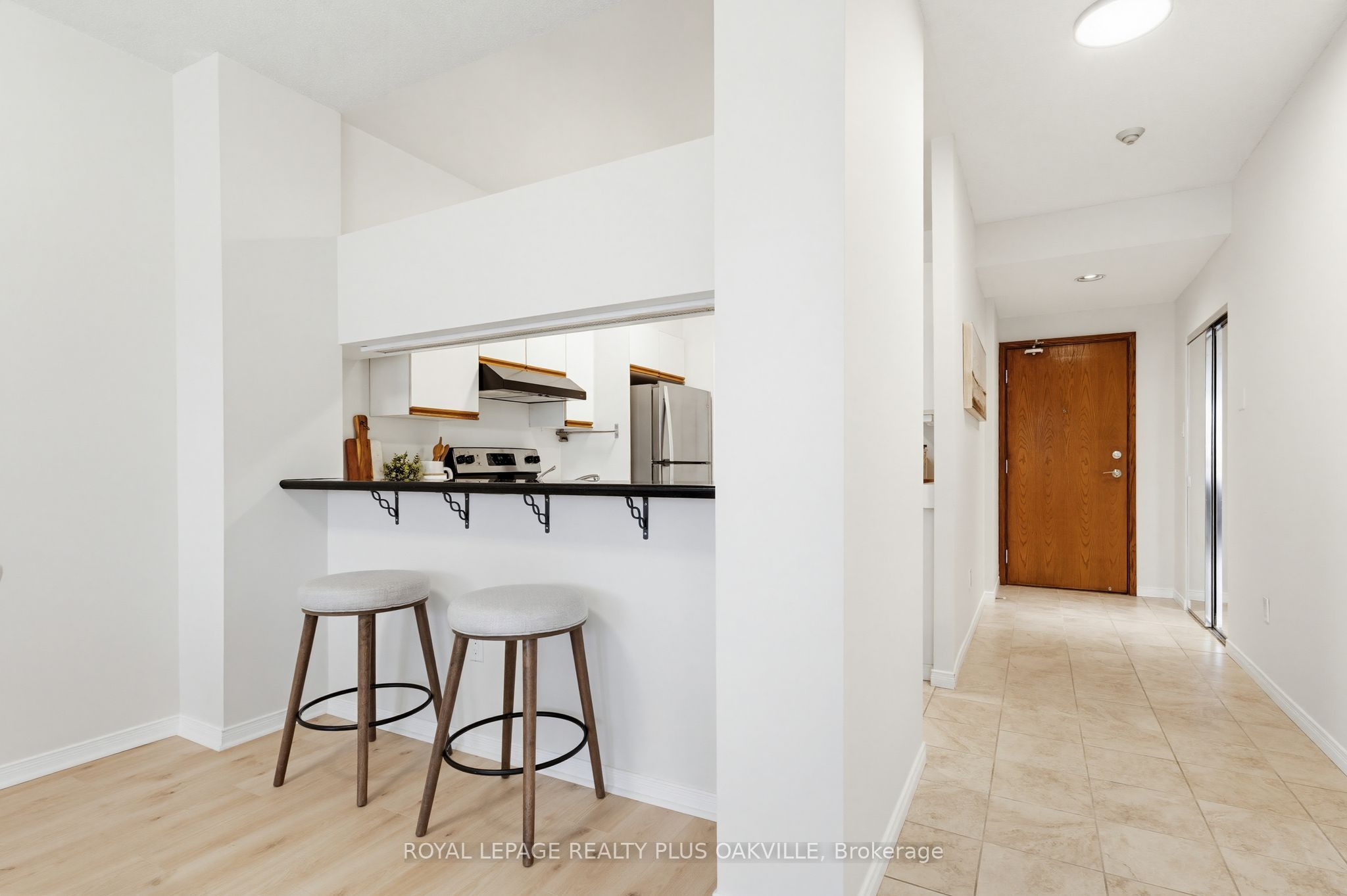 2511 Lakeshore Road W 311 Property Photo 12
