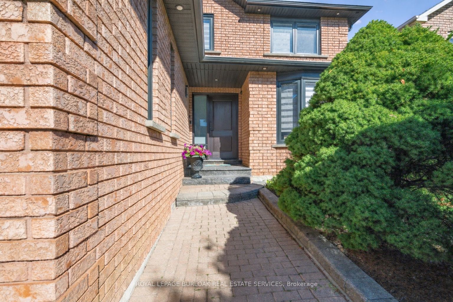 2029 Kempton Park Drive Property Photo 4