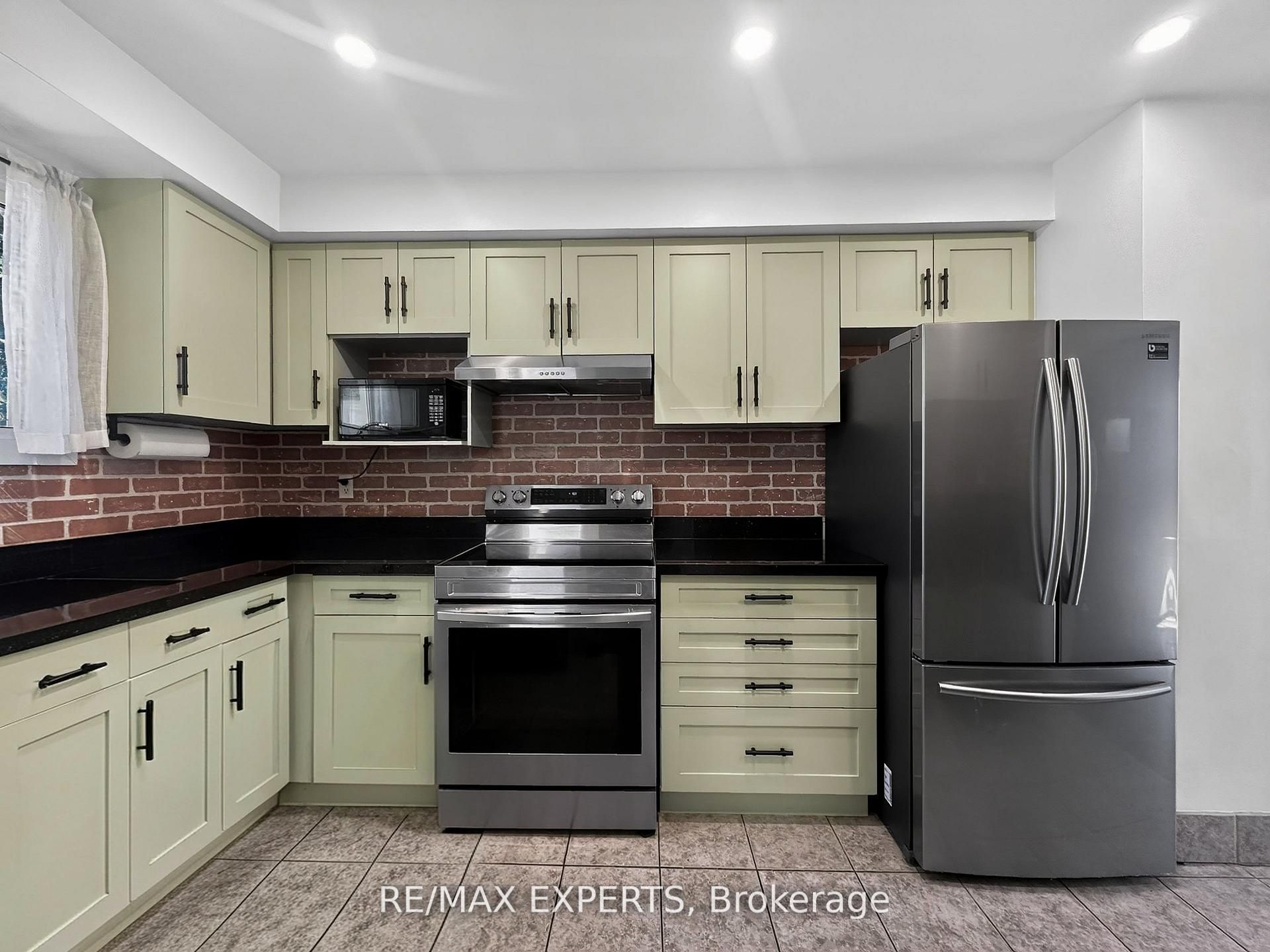 86 Sutter Avenue Property Photo 8