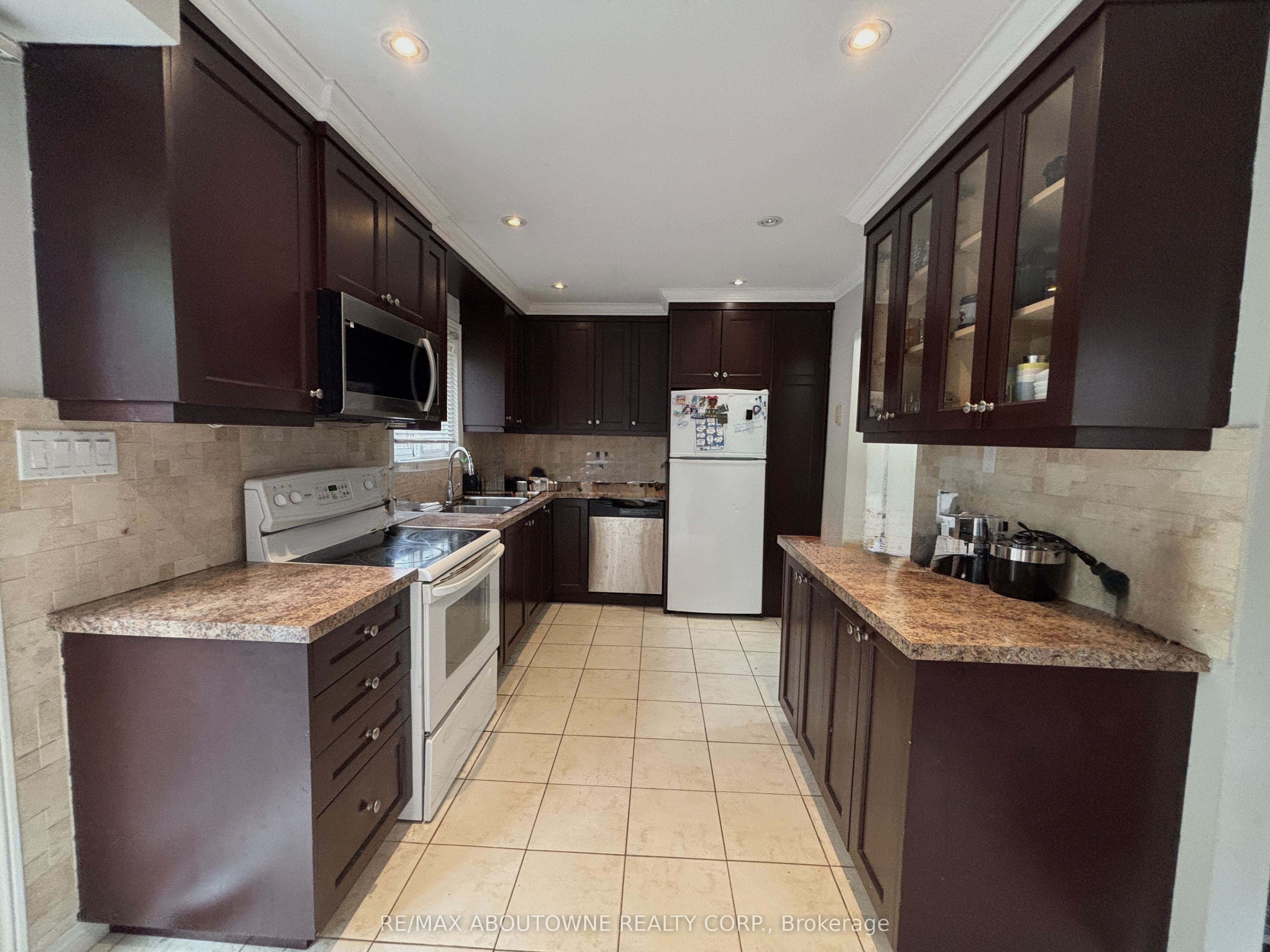 3072 Patrick Crescent Property Photo 9