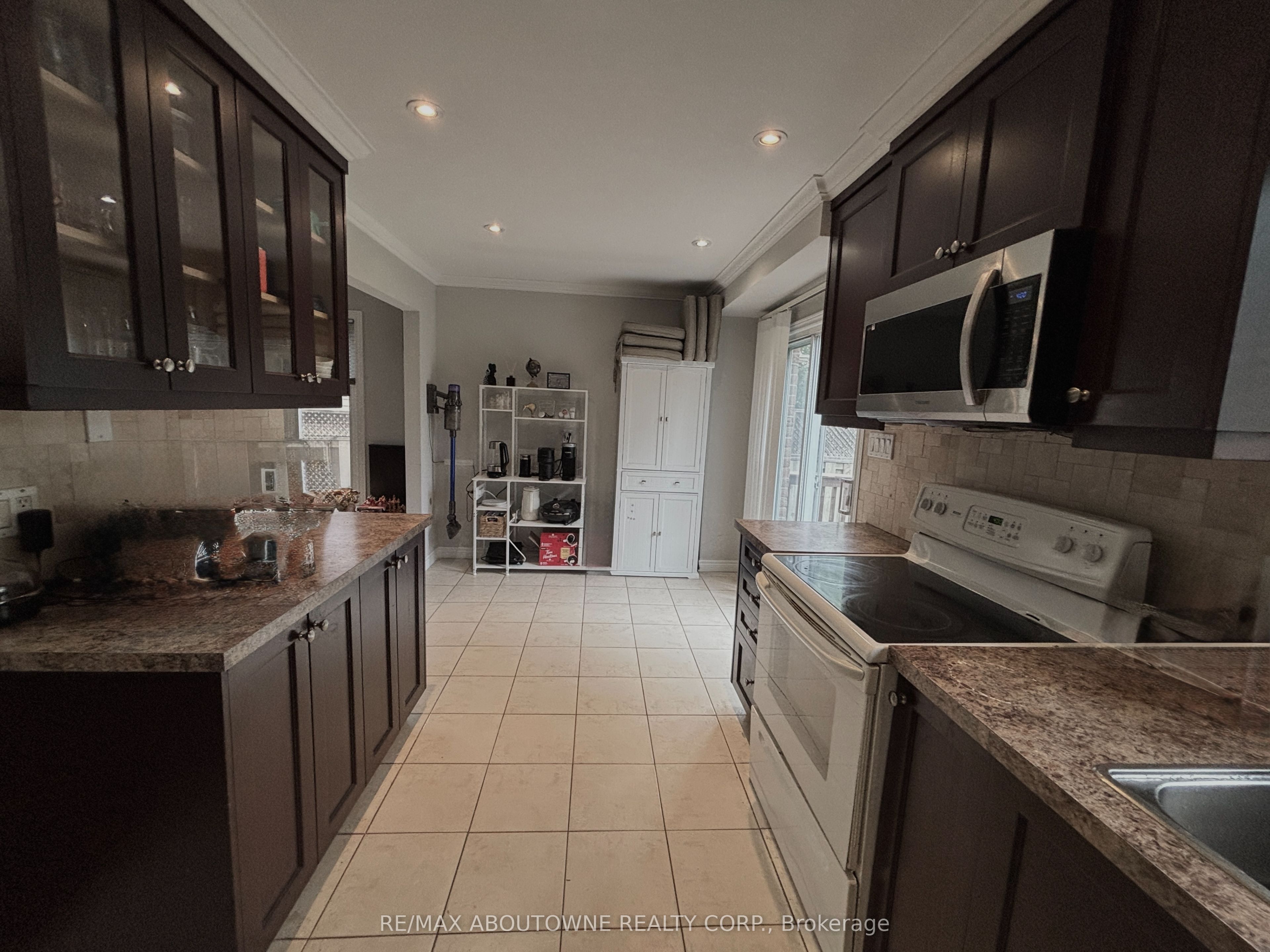 3072 Patrick Crescent Property Photo 10