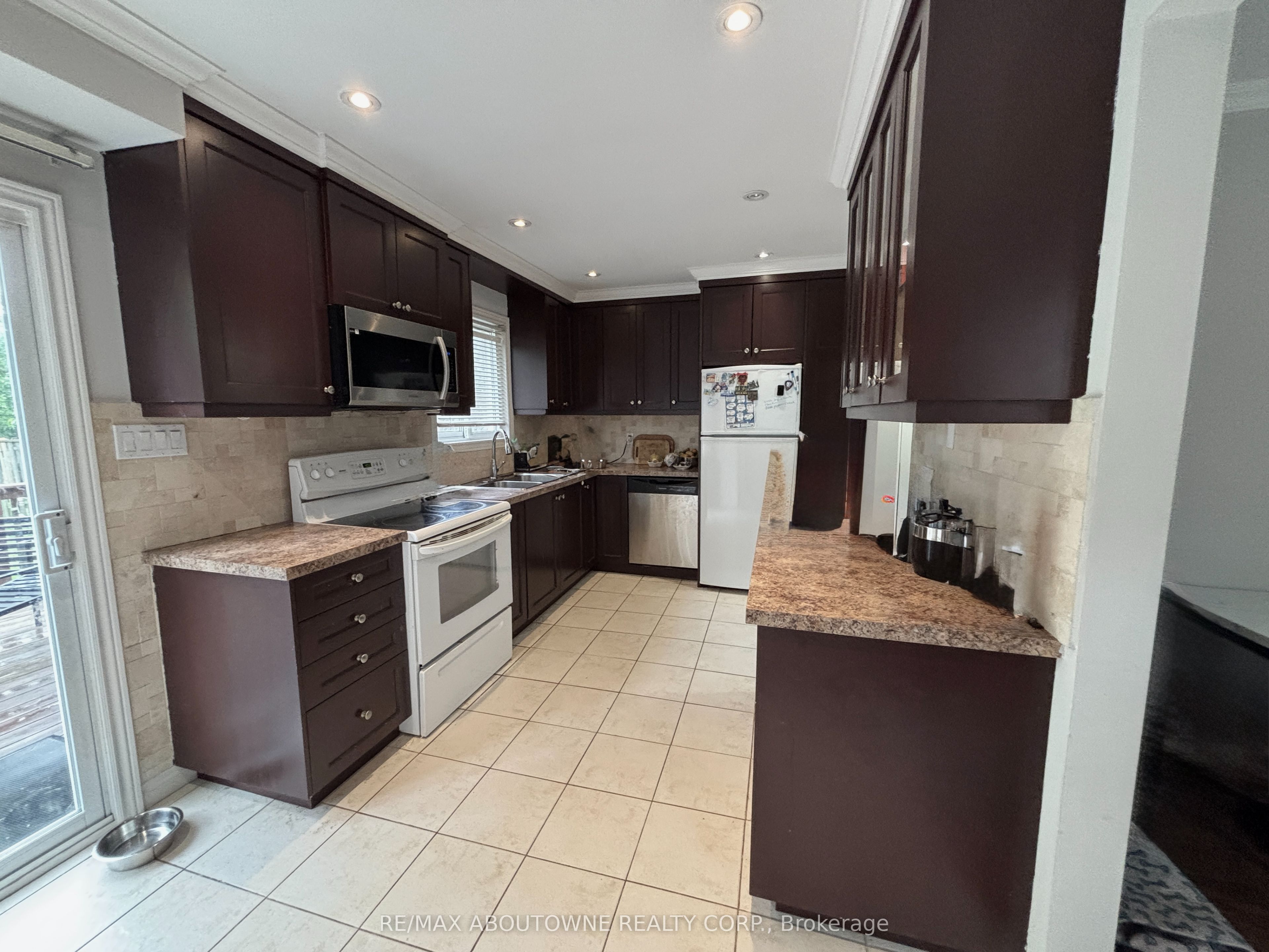 3072 Patrick Crescent Property Photo 11