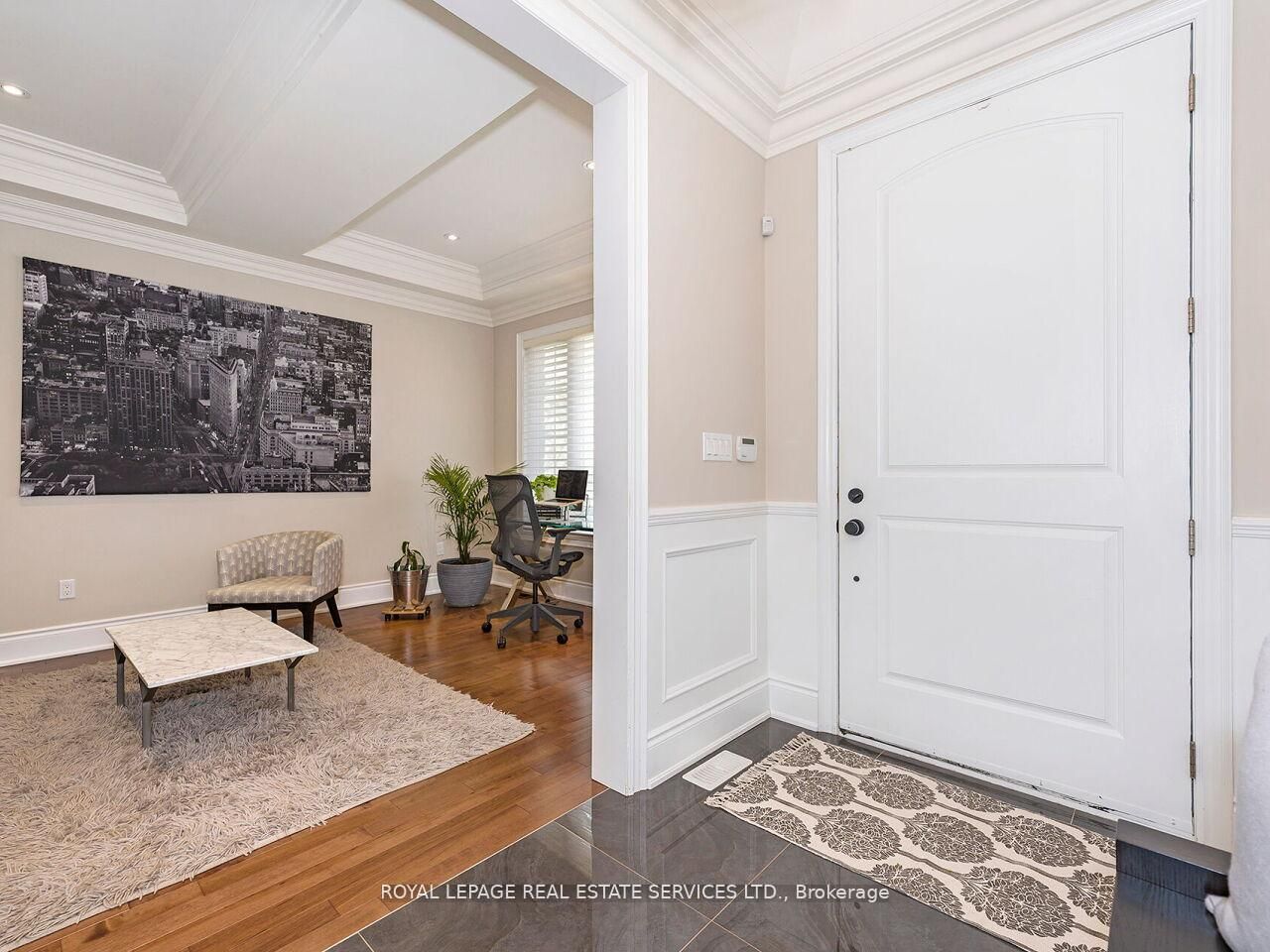 24 Jopling Avenue N Property Photo 6