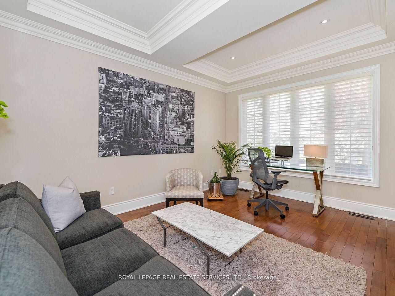 24 Jopling Avenue N Property Photo 7