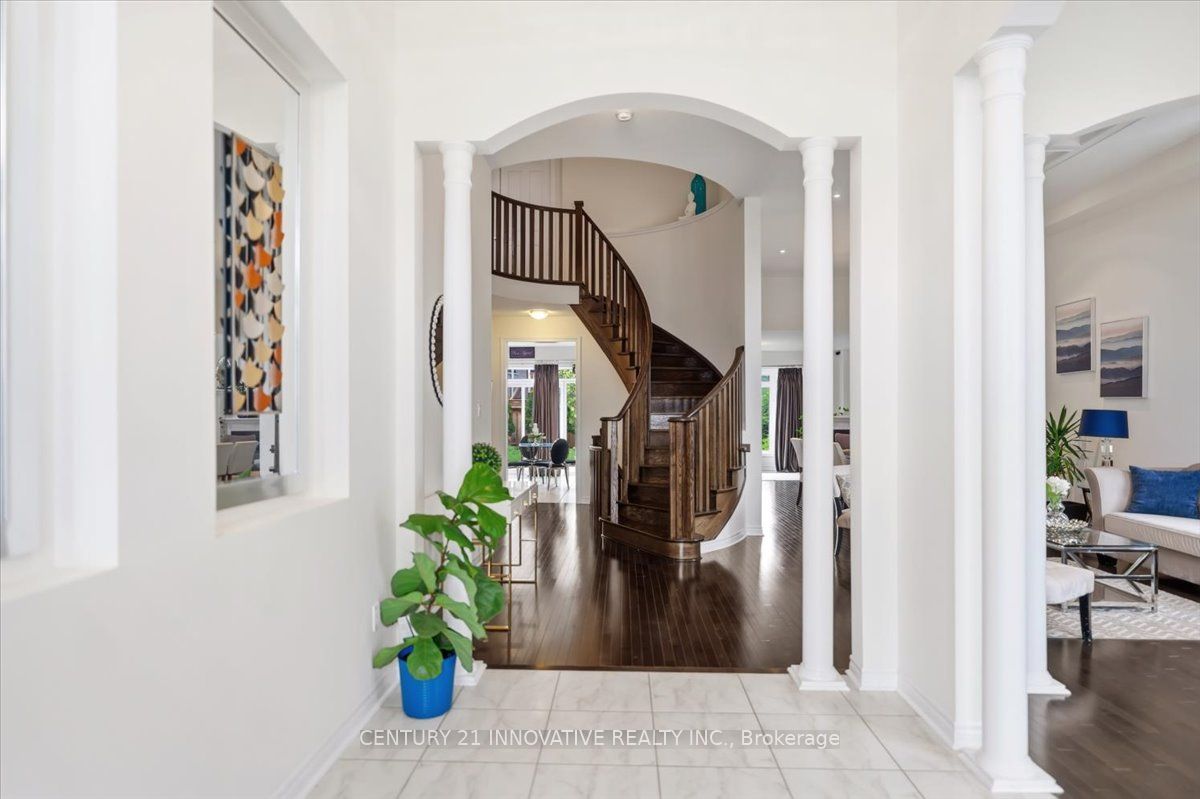 13 Royal West Drive Property Photo 6