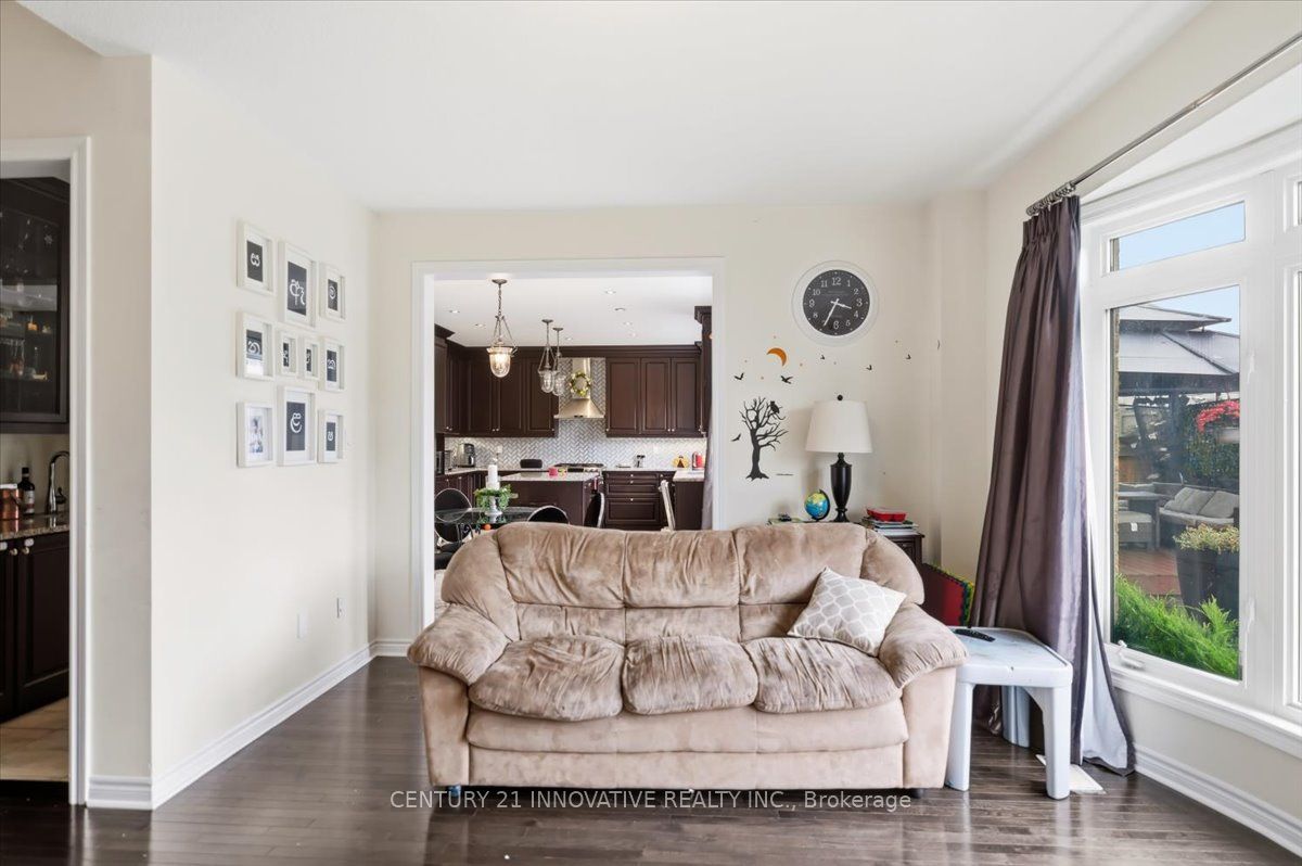 13 Royal West Drive Property Photo 10