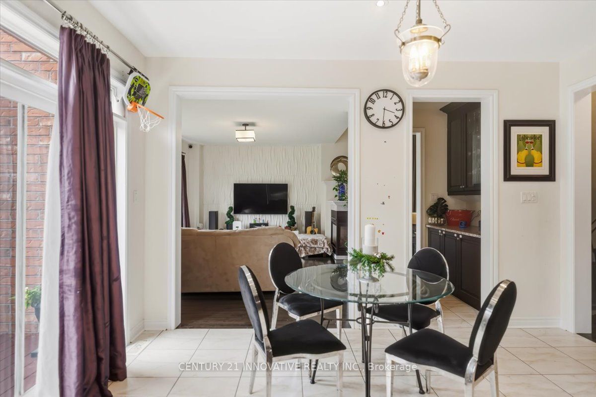 13 Royal West Drive Property Photo 15