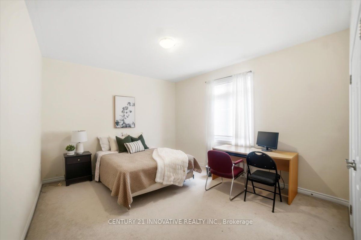 13 Royal West Drive Property Photo 20